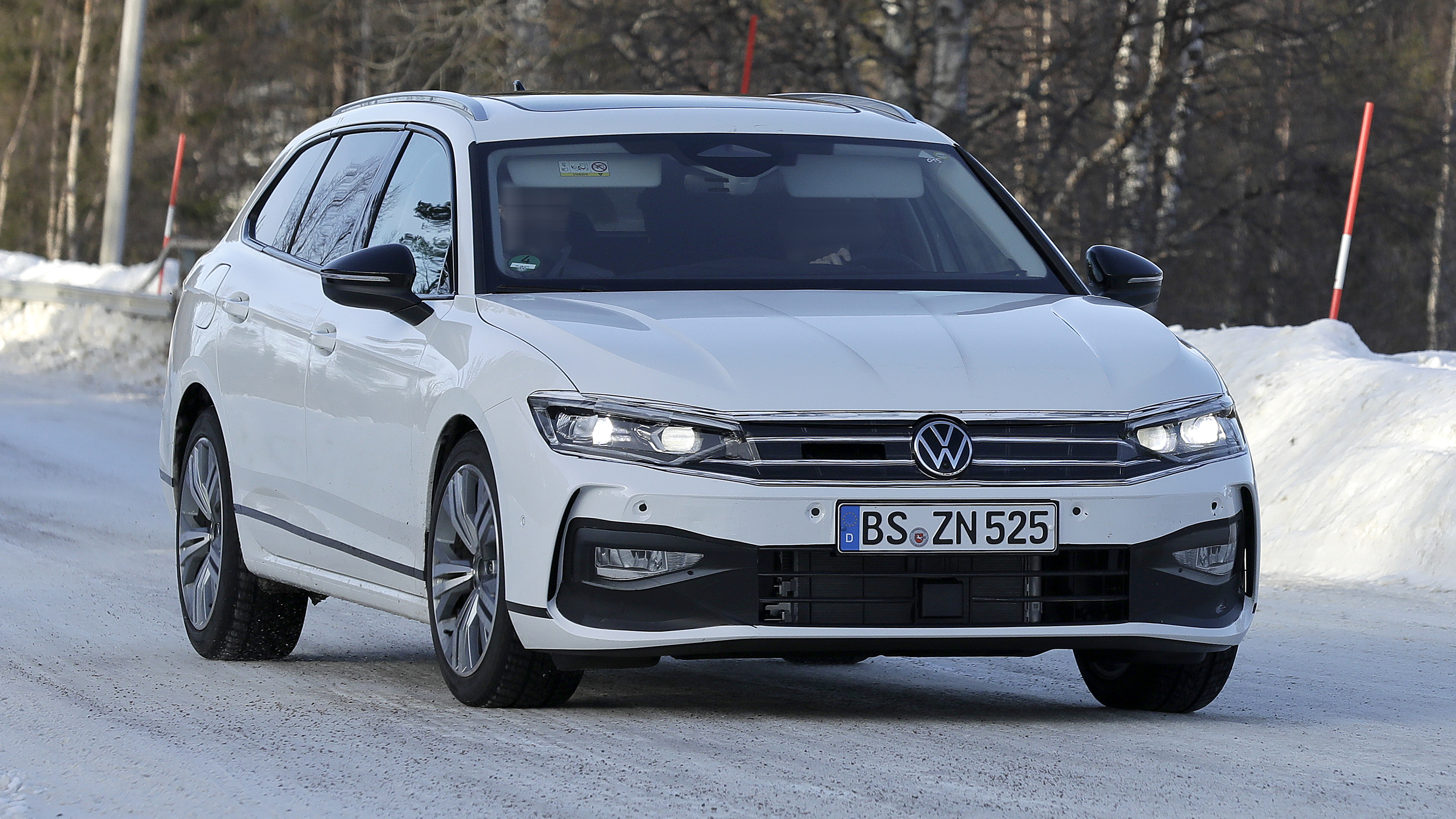 Volkswagen Passat estate (white with camouflage) - front