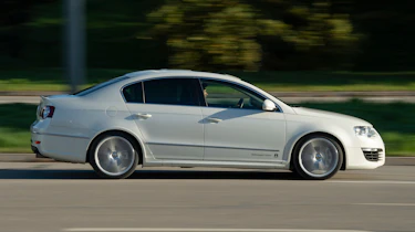 Volkswagen Passat R36 - side