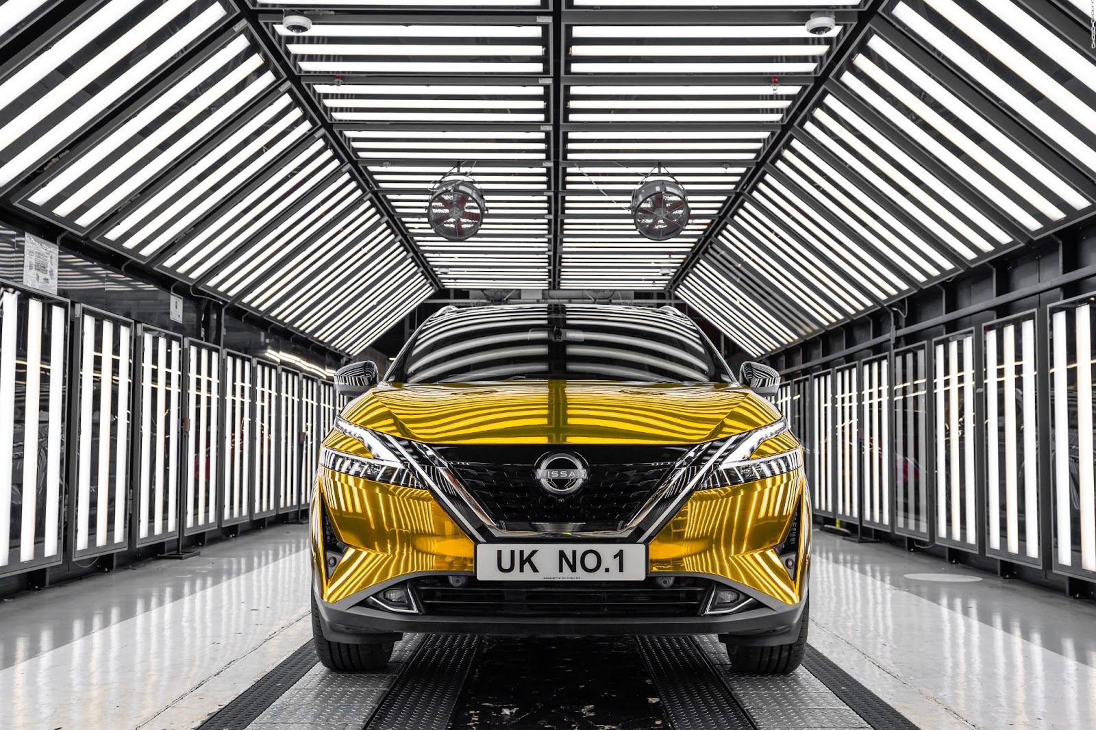 Nissan Qashqai - gold wrapped