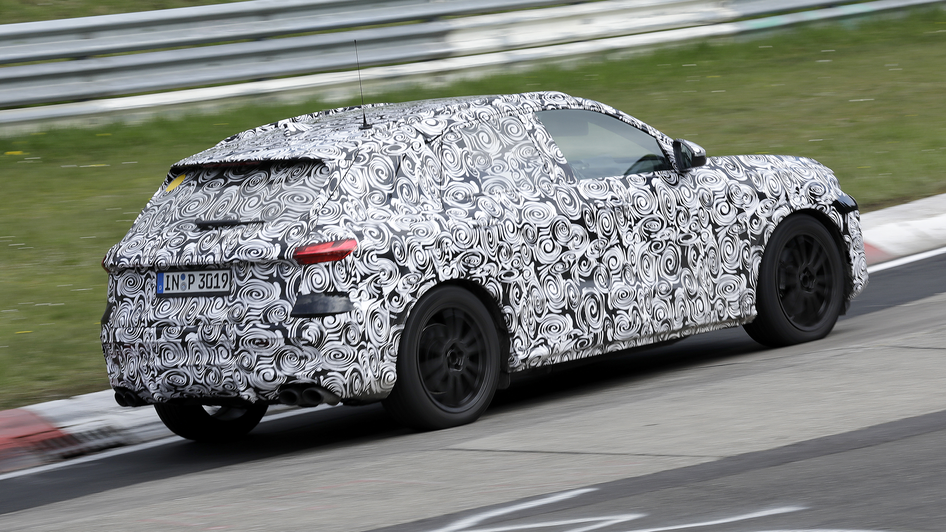 Audi SQ5 (Nurburgring testing) - rear action