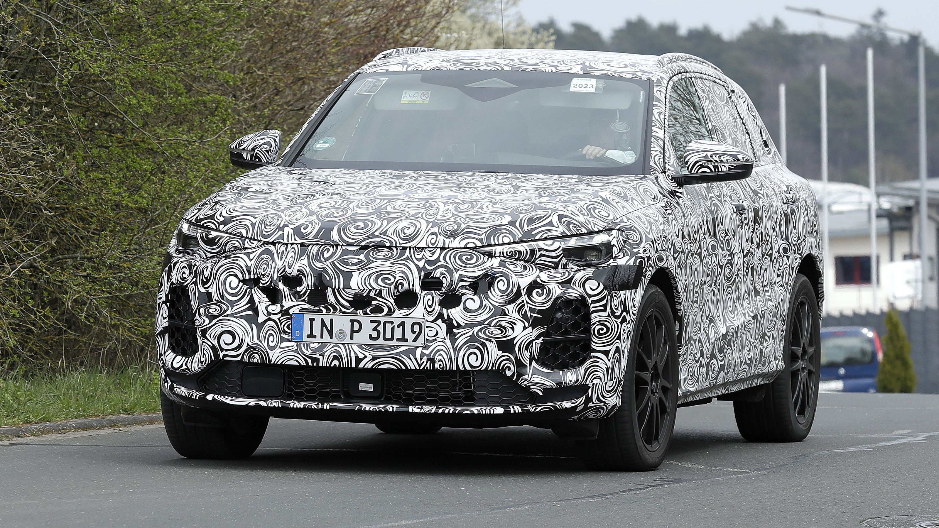 Audi SQ5 (camouflaged) - front