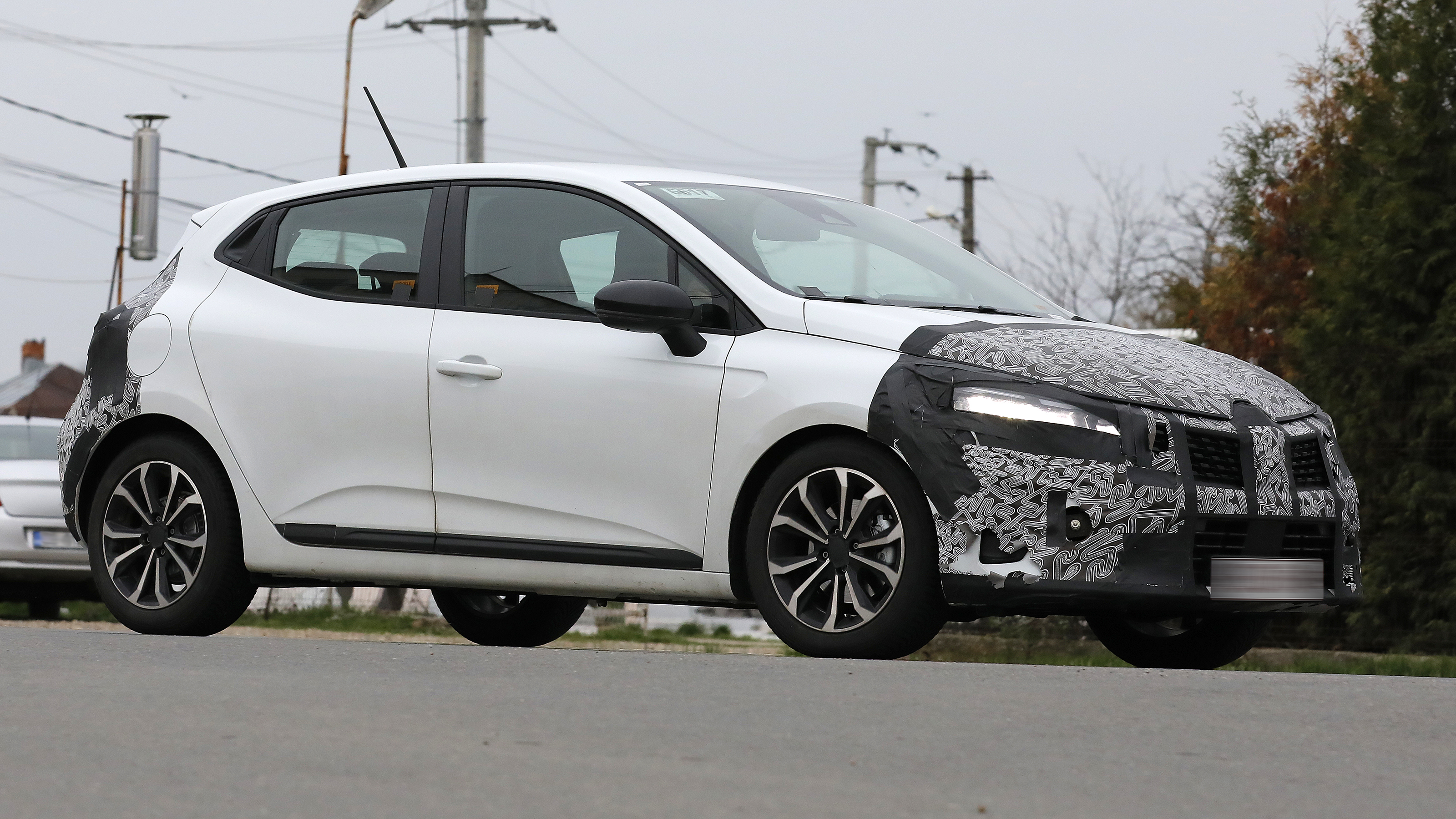 2023 Renault Clio facelift (camouflaged) - side cornering