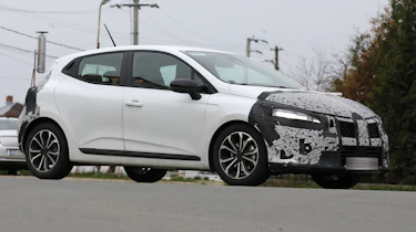 2023 Renault Clio facelift (camouflaged) - side cornering