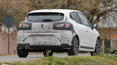 2023 Renault Clio facelift (camouflaged) - rear tracking