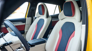 Aiways U6 - front seats