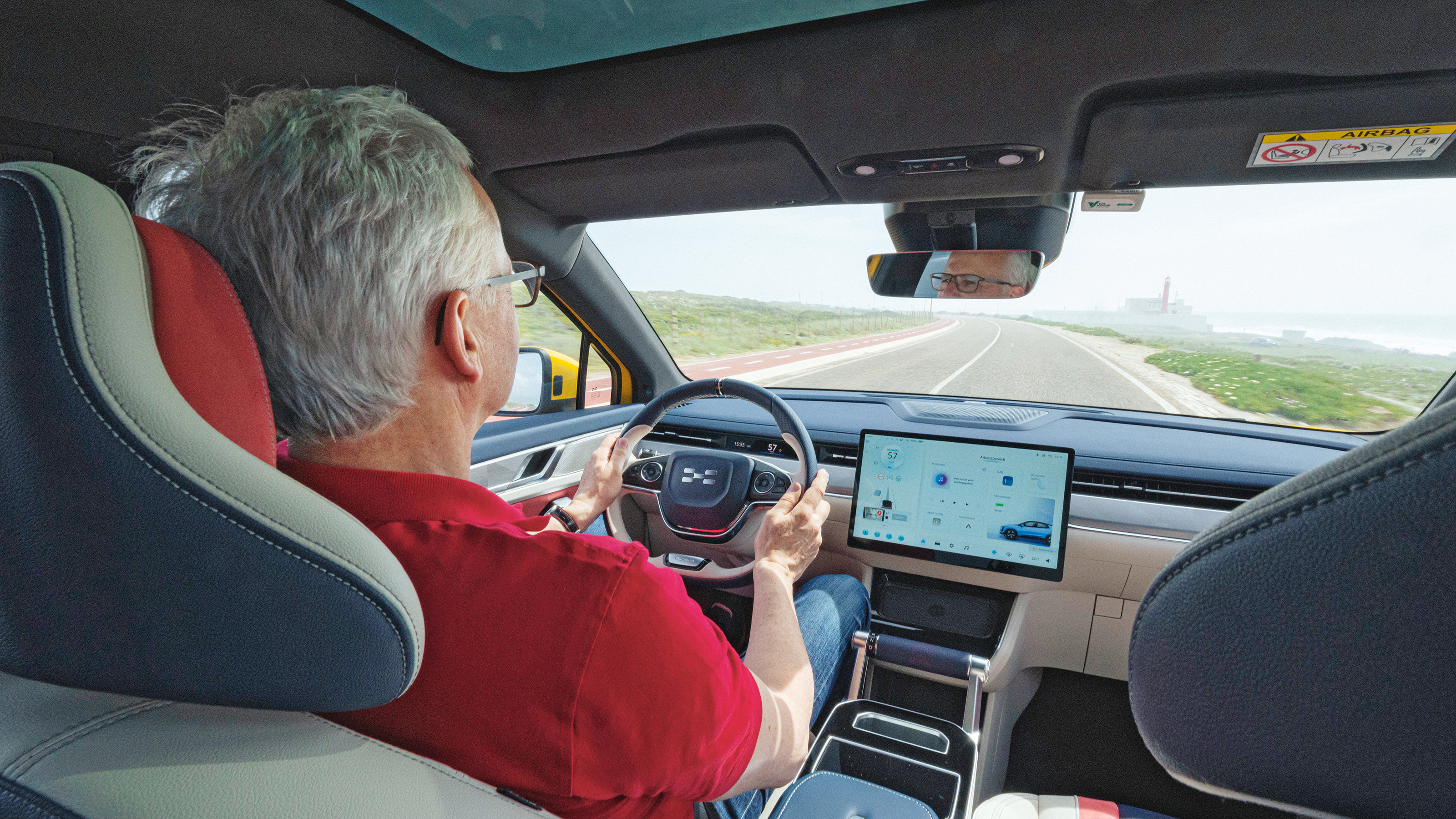 Aiways U6 - over-shoulder driving