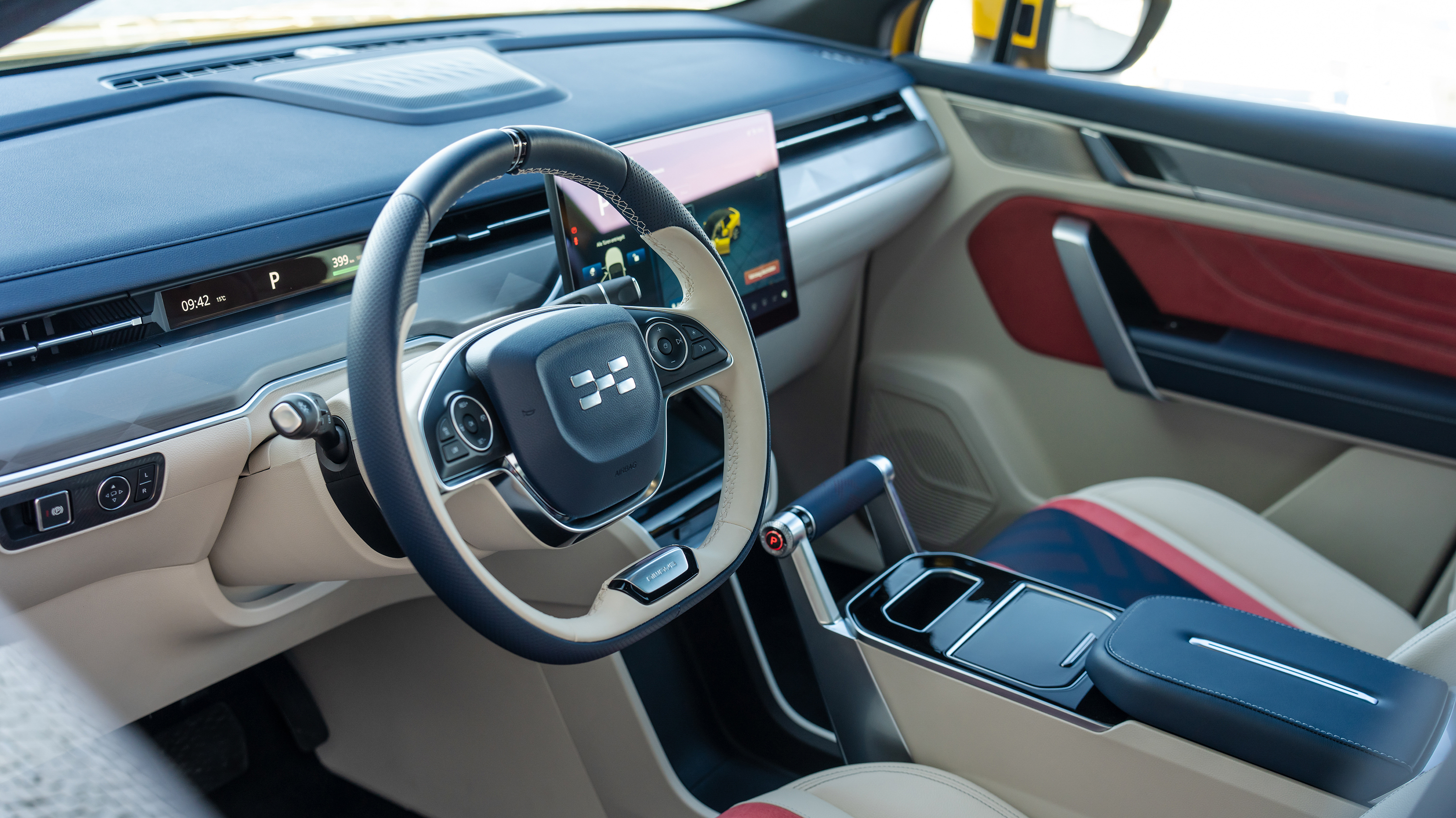 Aiways U6 - interior (driver's door view)