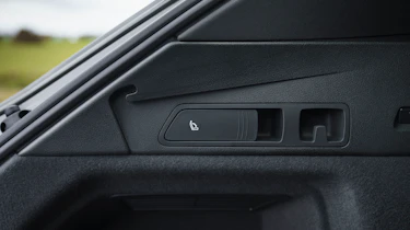 Audi Q8 e-tron - rear seat controls