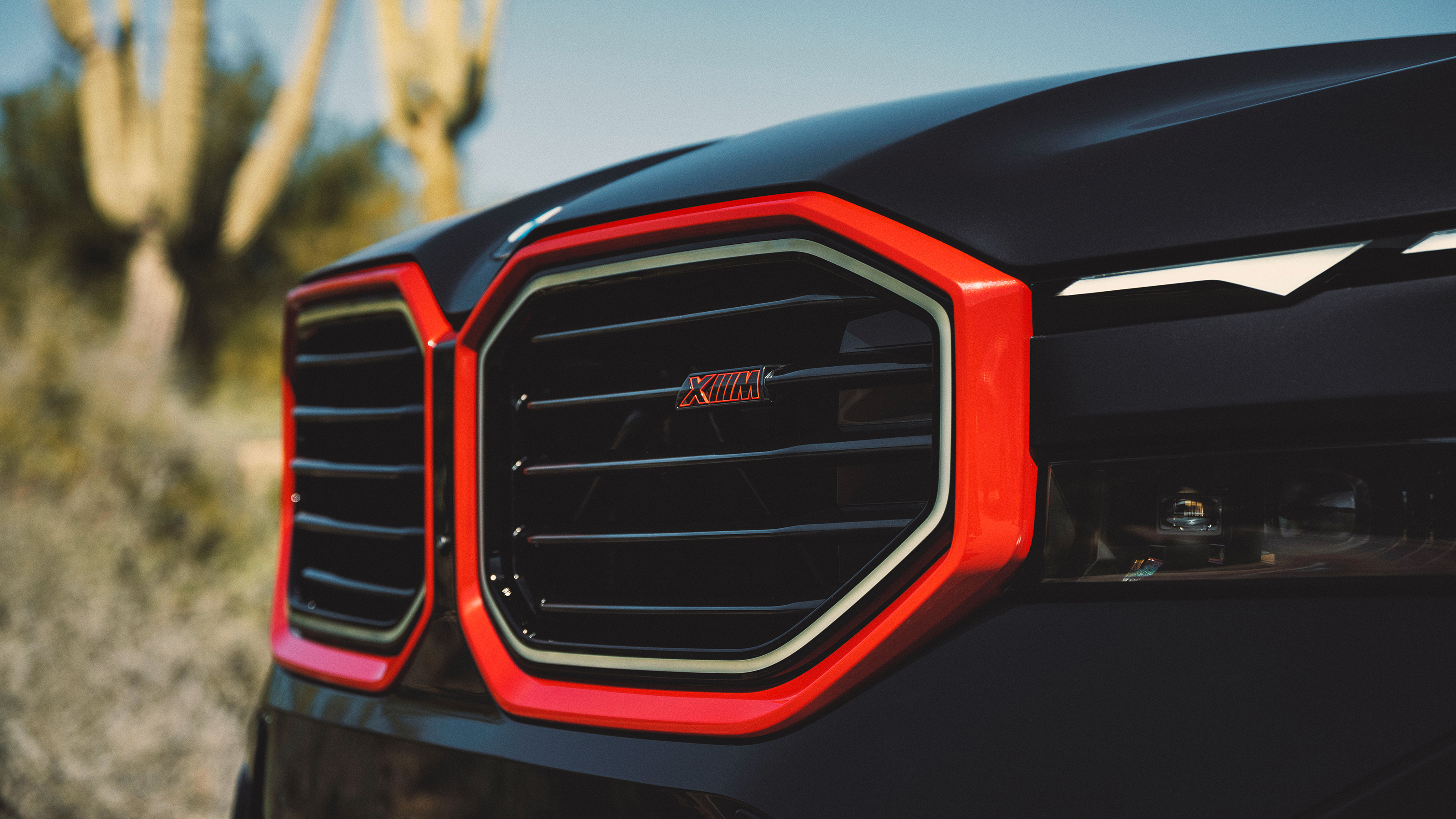 BMW XM Label Red - front grille