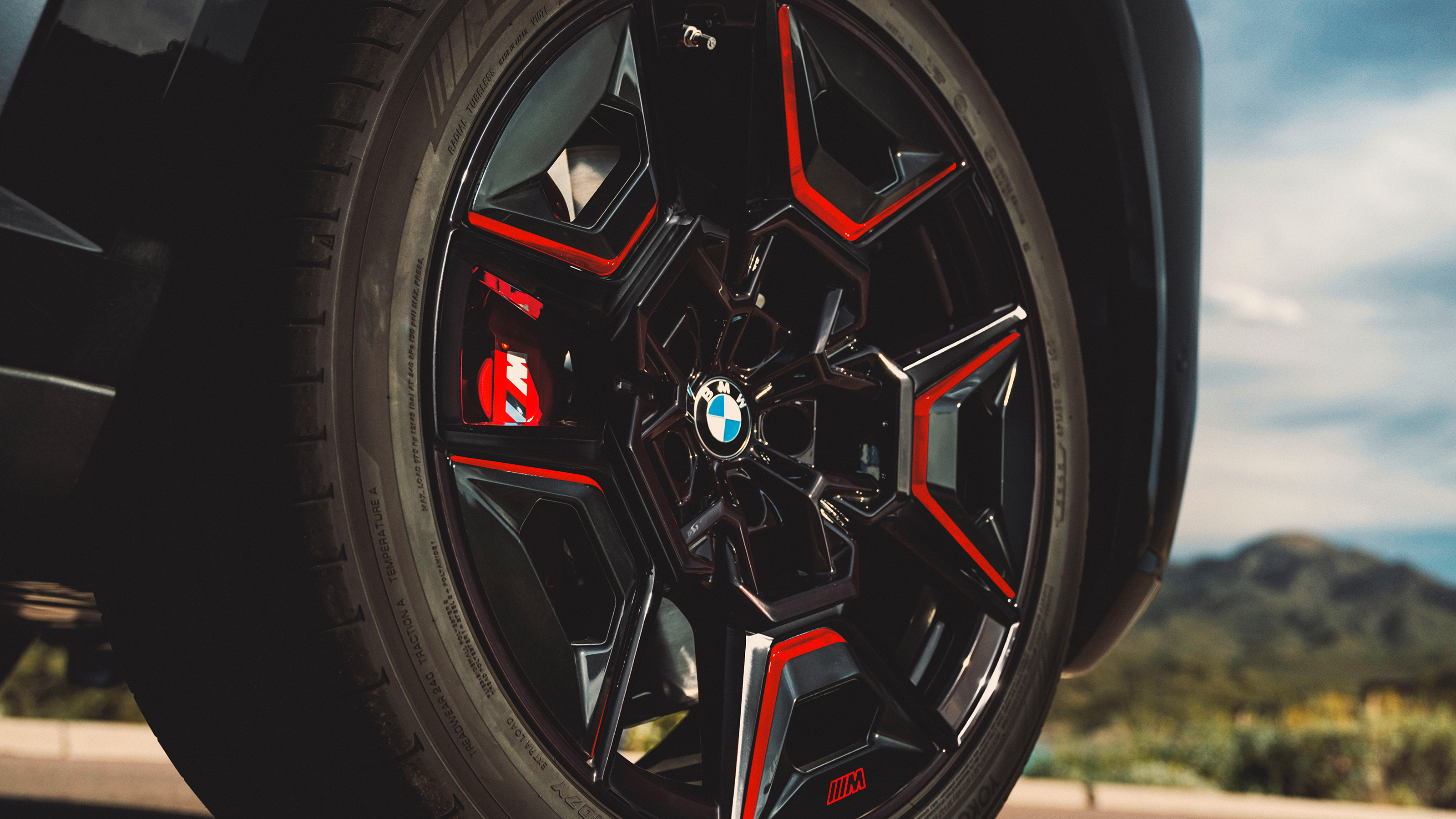 BMW XM Label Red - front offside wheel