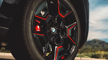 BMW XM Label Red - front offside wheel