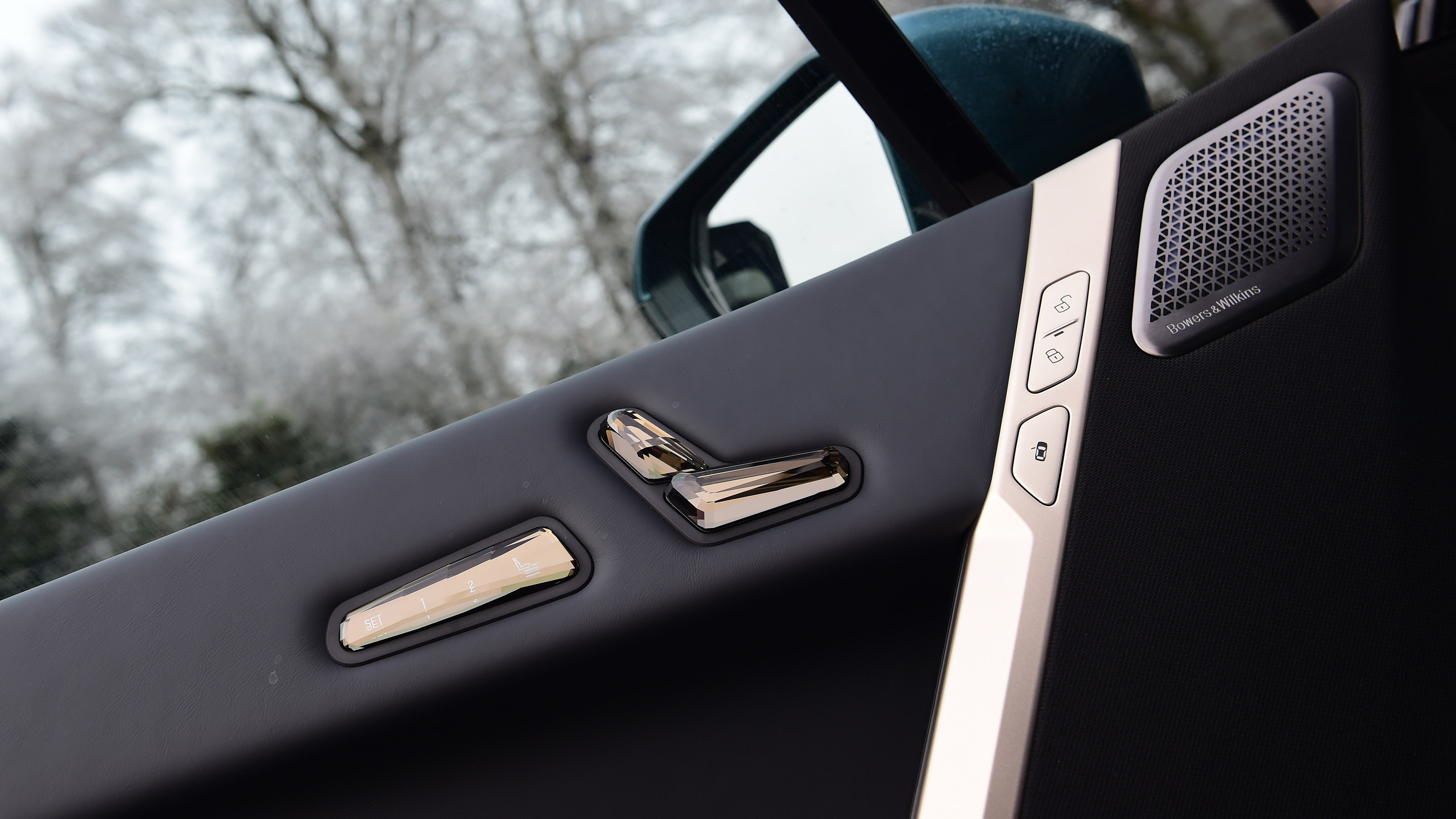 BMW iX - seat controls