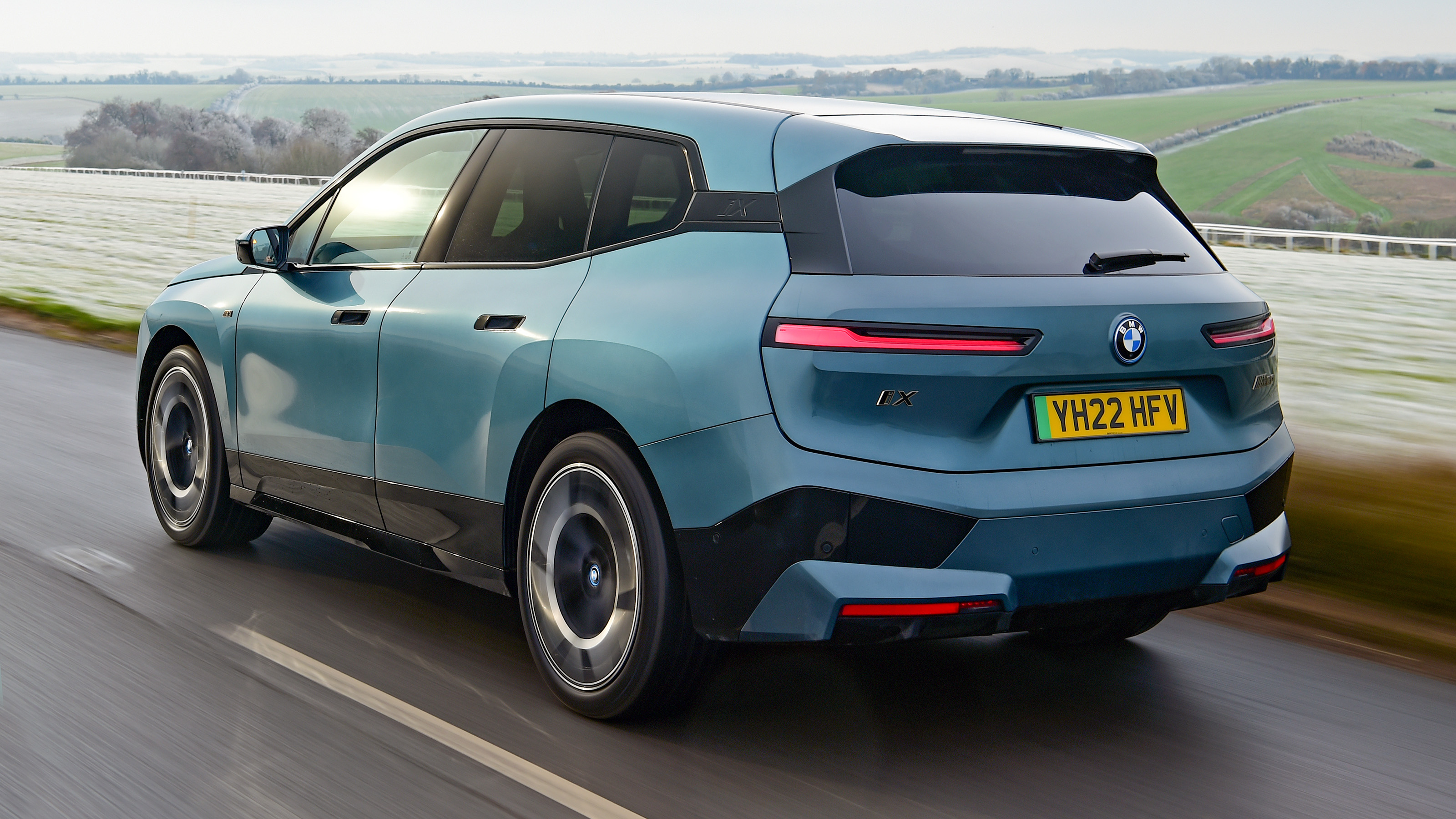 BMW iX - rear tracking