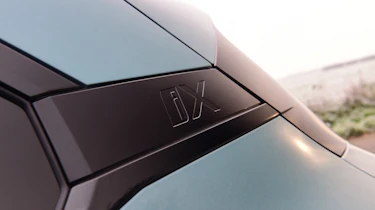 BMW iX - C-pillar logo