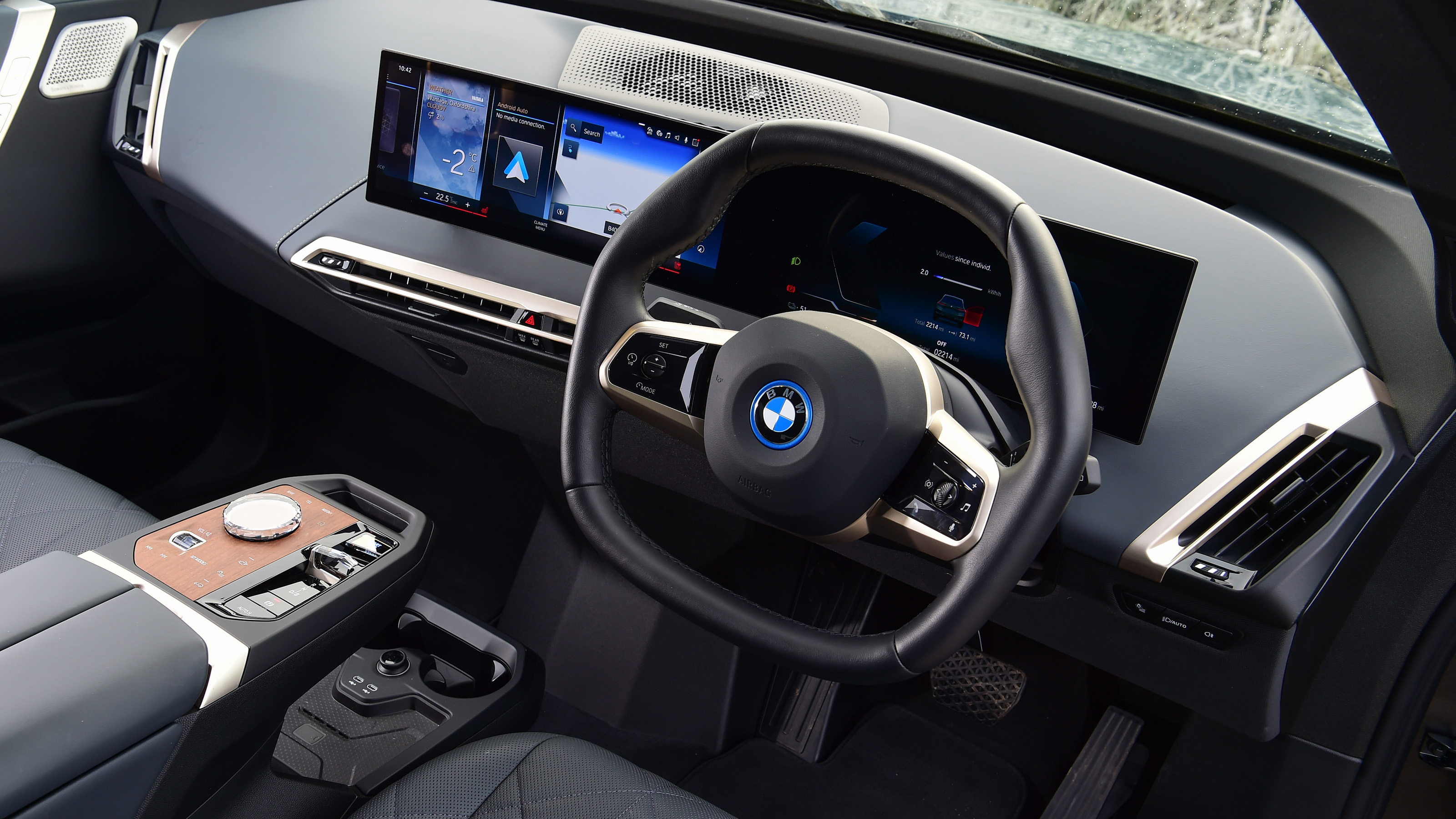 BMW iX - interior
