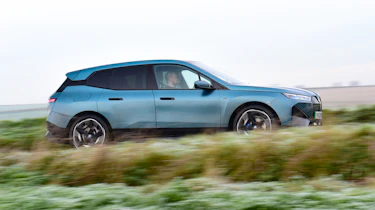 BMW iX - side tracking