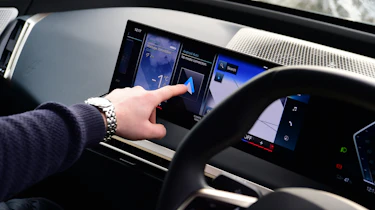 BMW iX - touchscreen