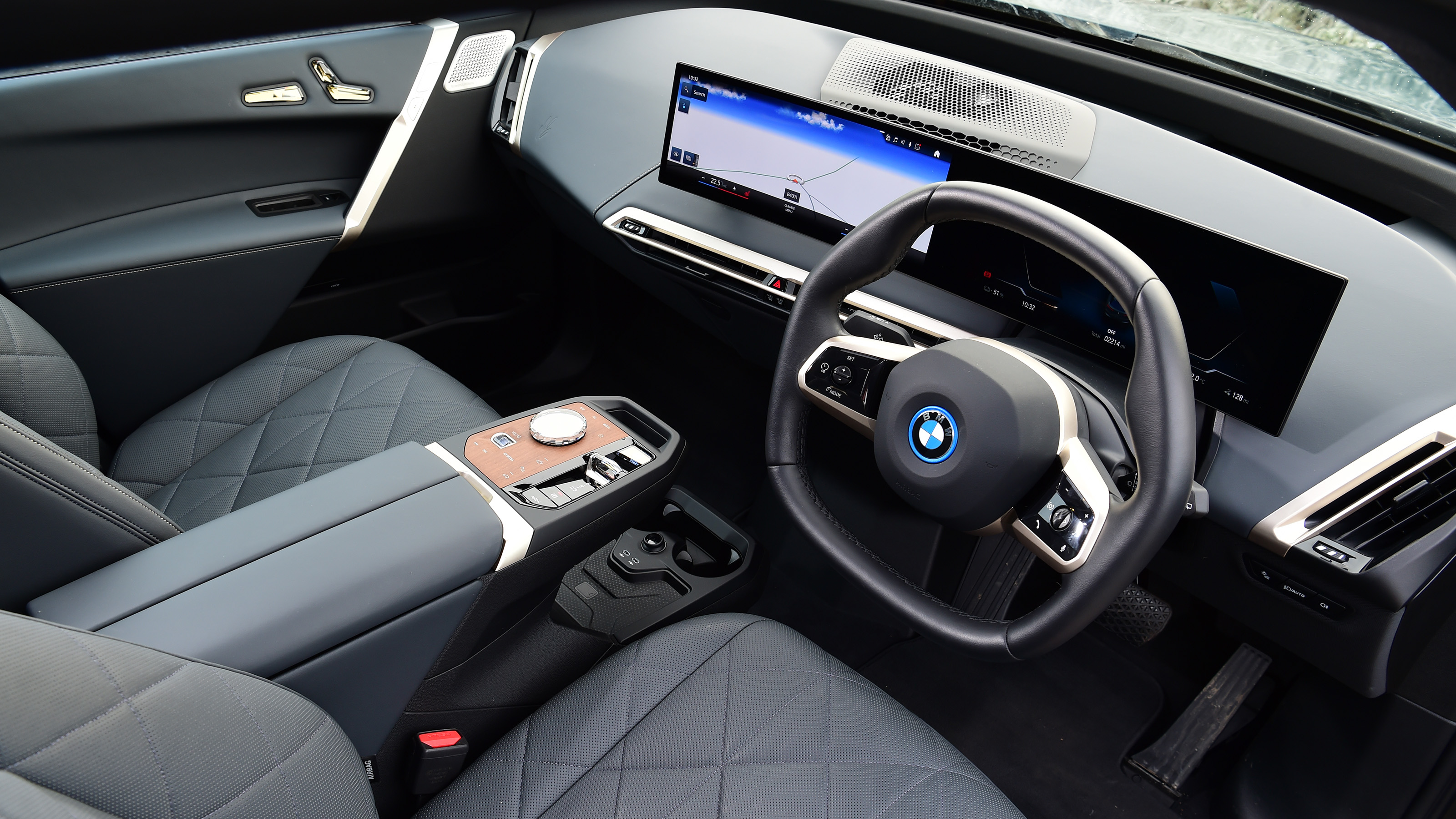 BMW iX - interior