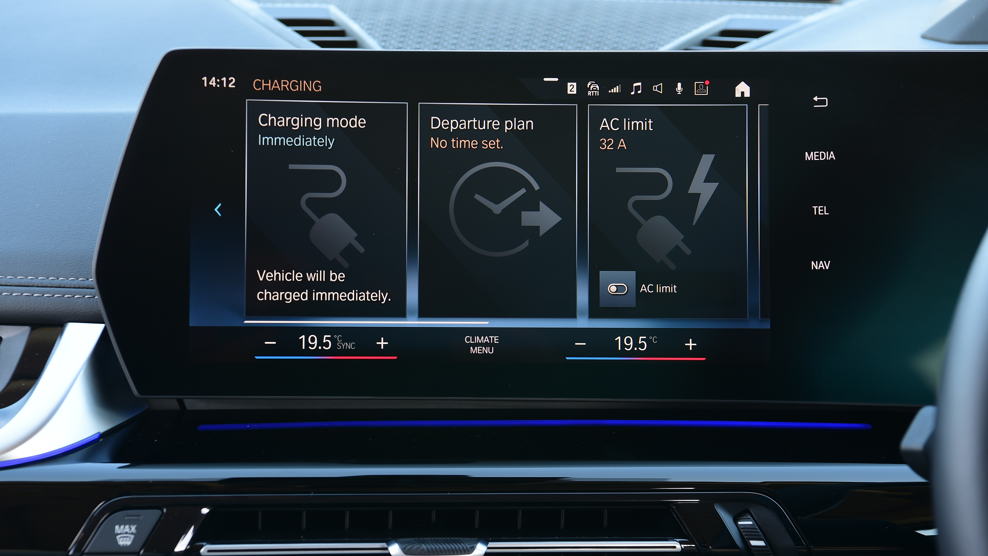 BMW iX1 - infotainment screen (charge screen)