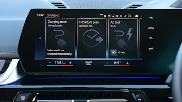 BMW iX1 - infotainment screen (charge screen)