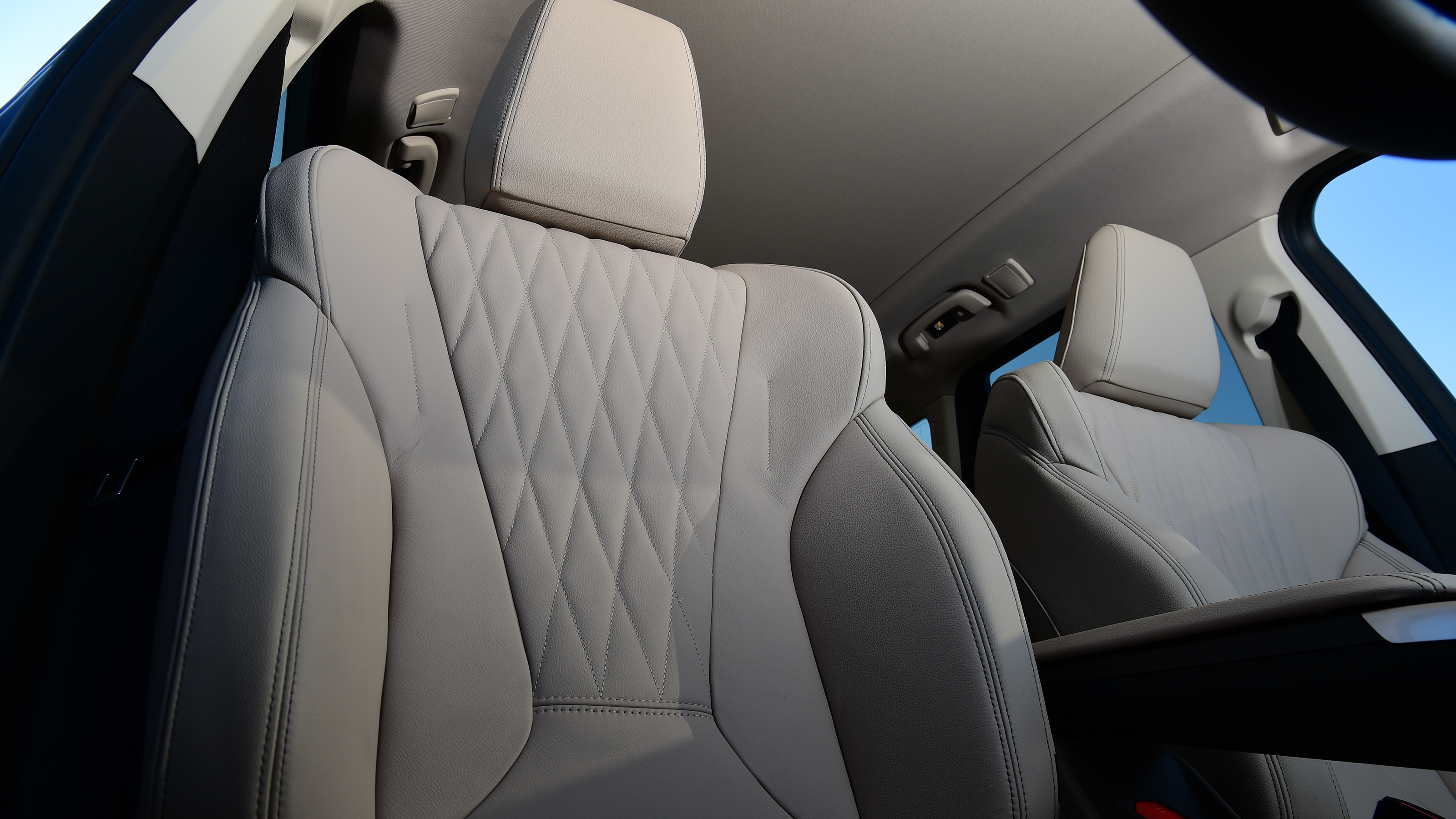 BMW iX1 - front seats