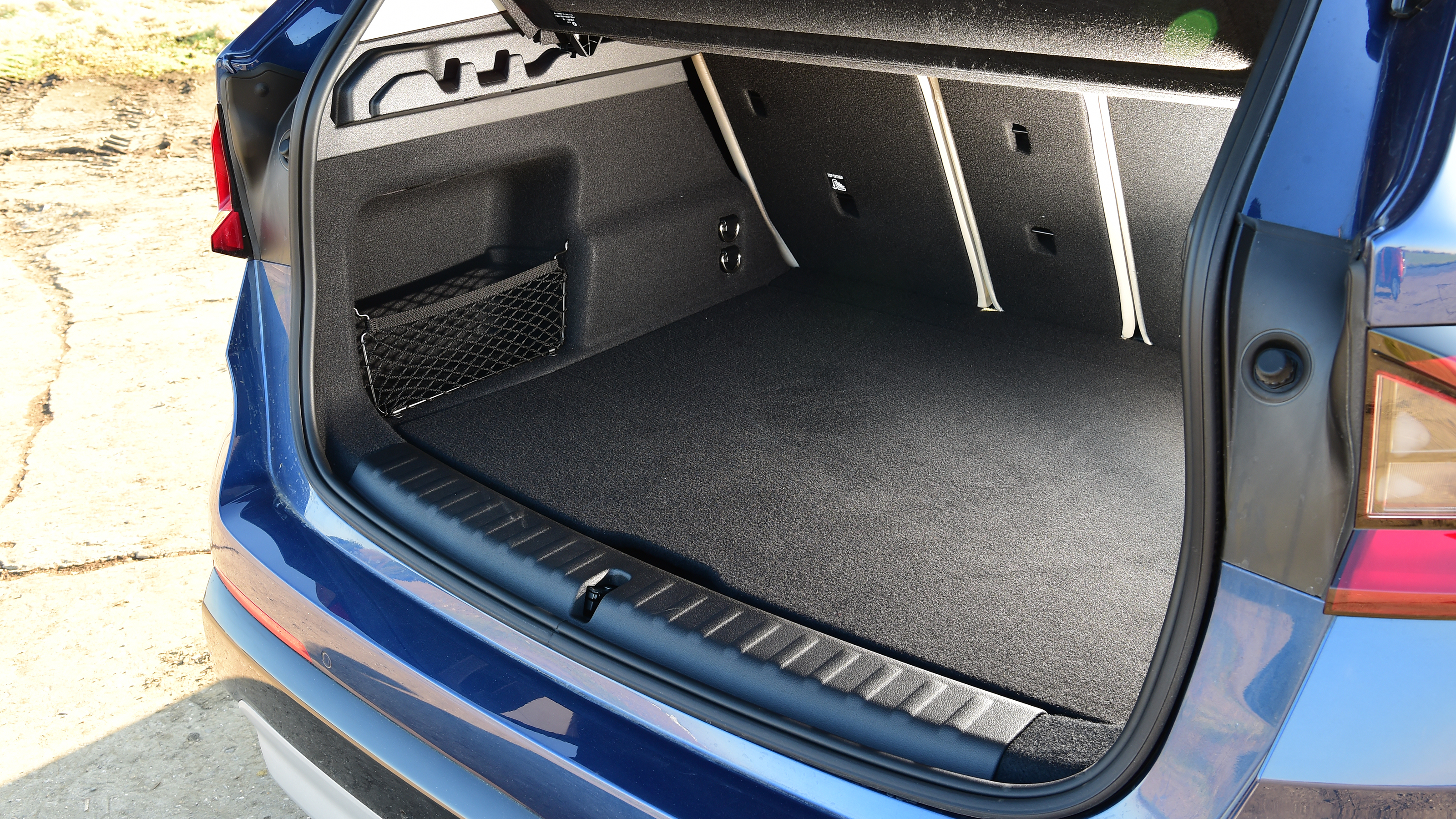 BMW iX1 - boot