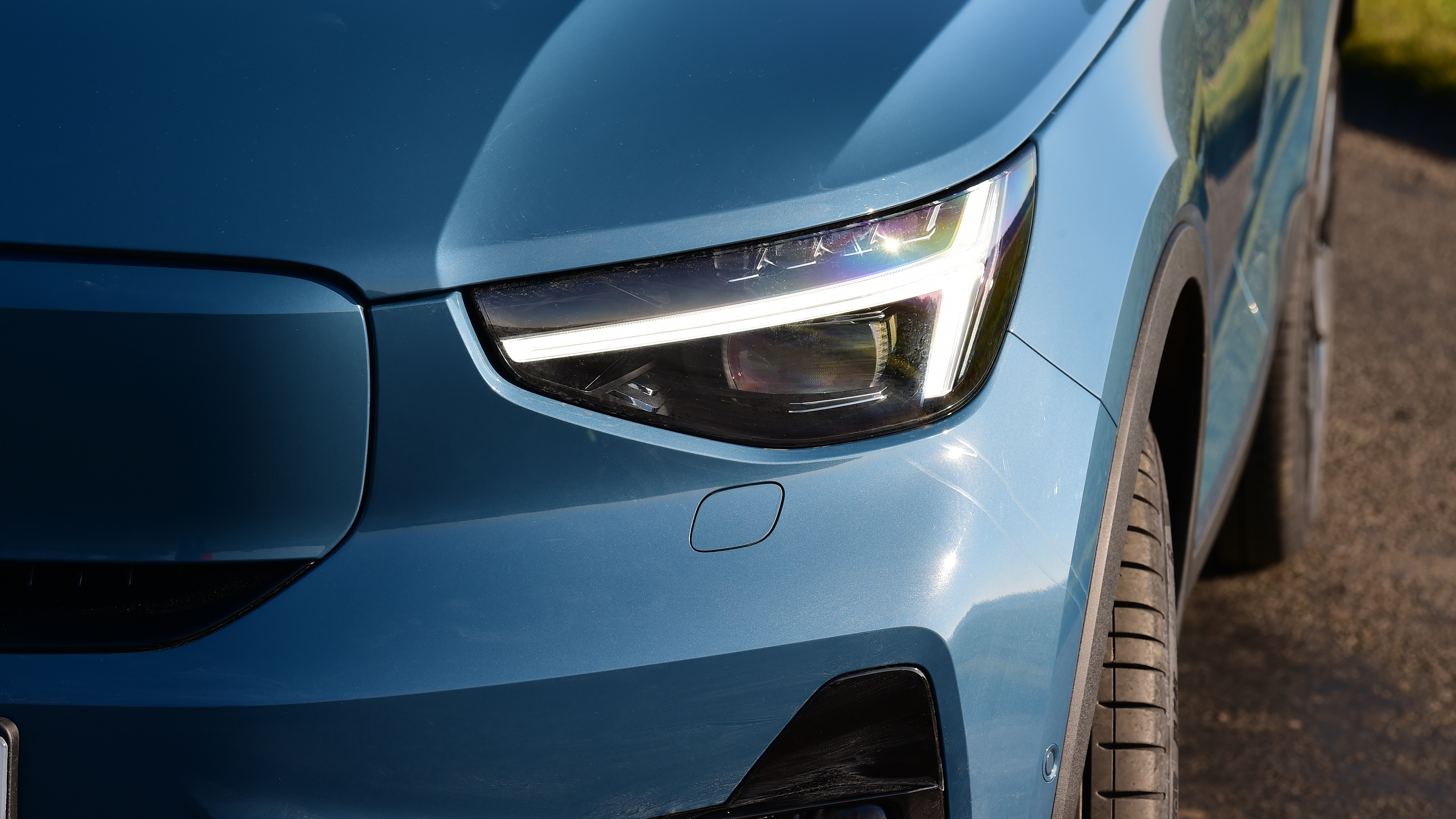 Volvo C40 - headlight