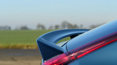 Volvo C40 - rear spoiler
