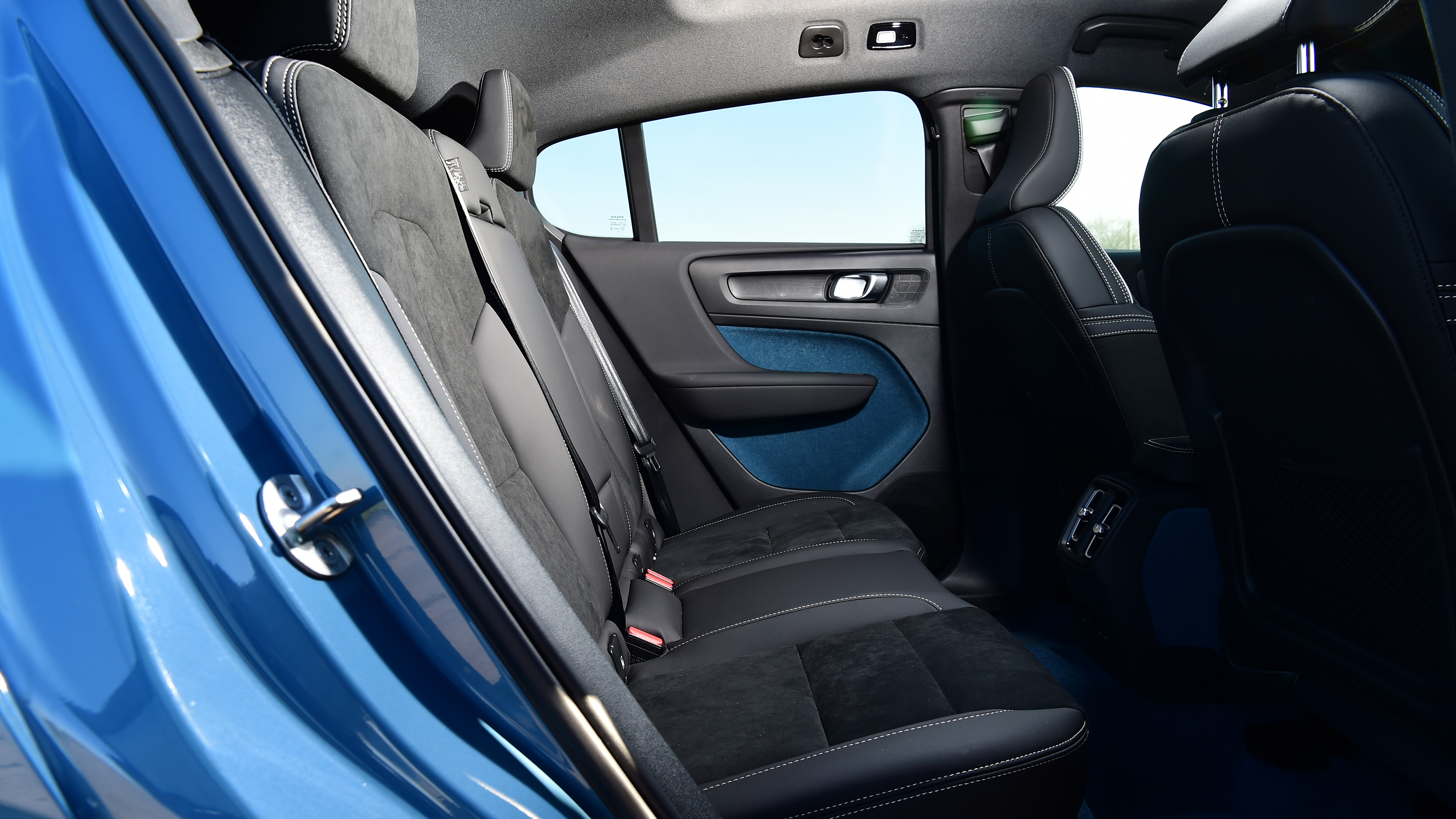 Volvo C40 - rear seats