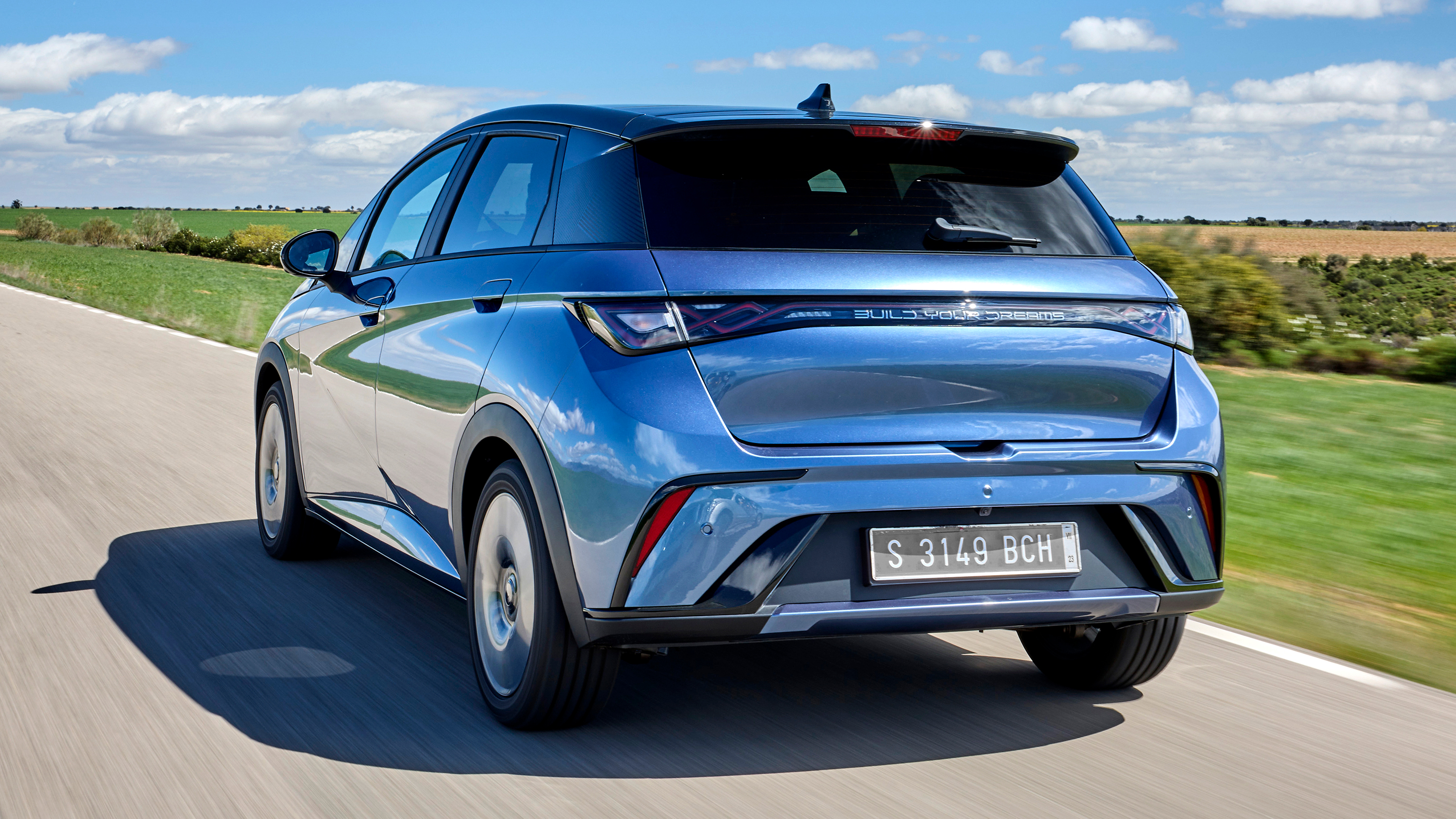 BYD Dolphin - rear tracking