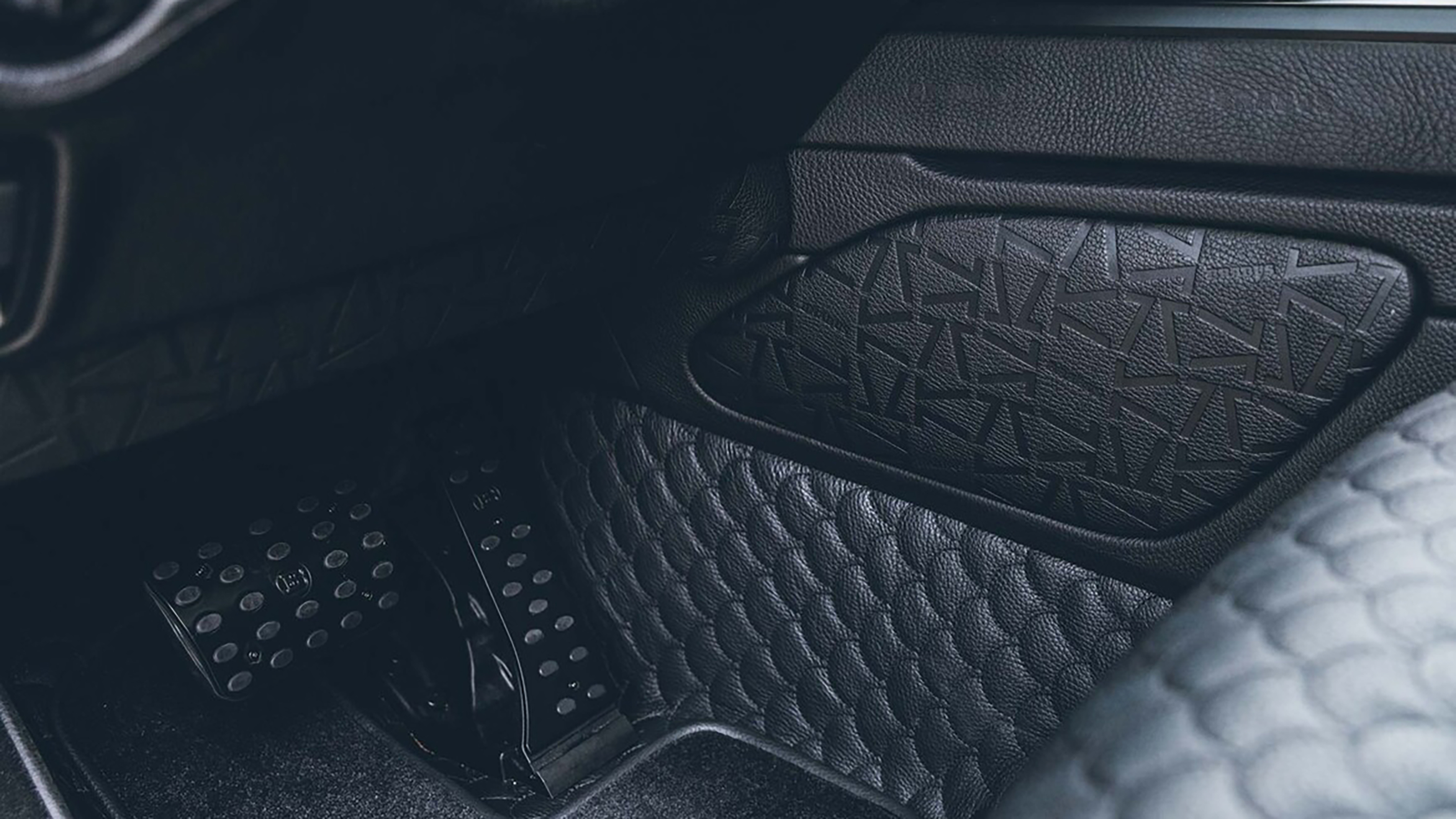 Brabus 900 Superblack official pedals