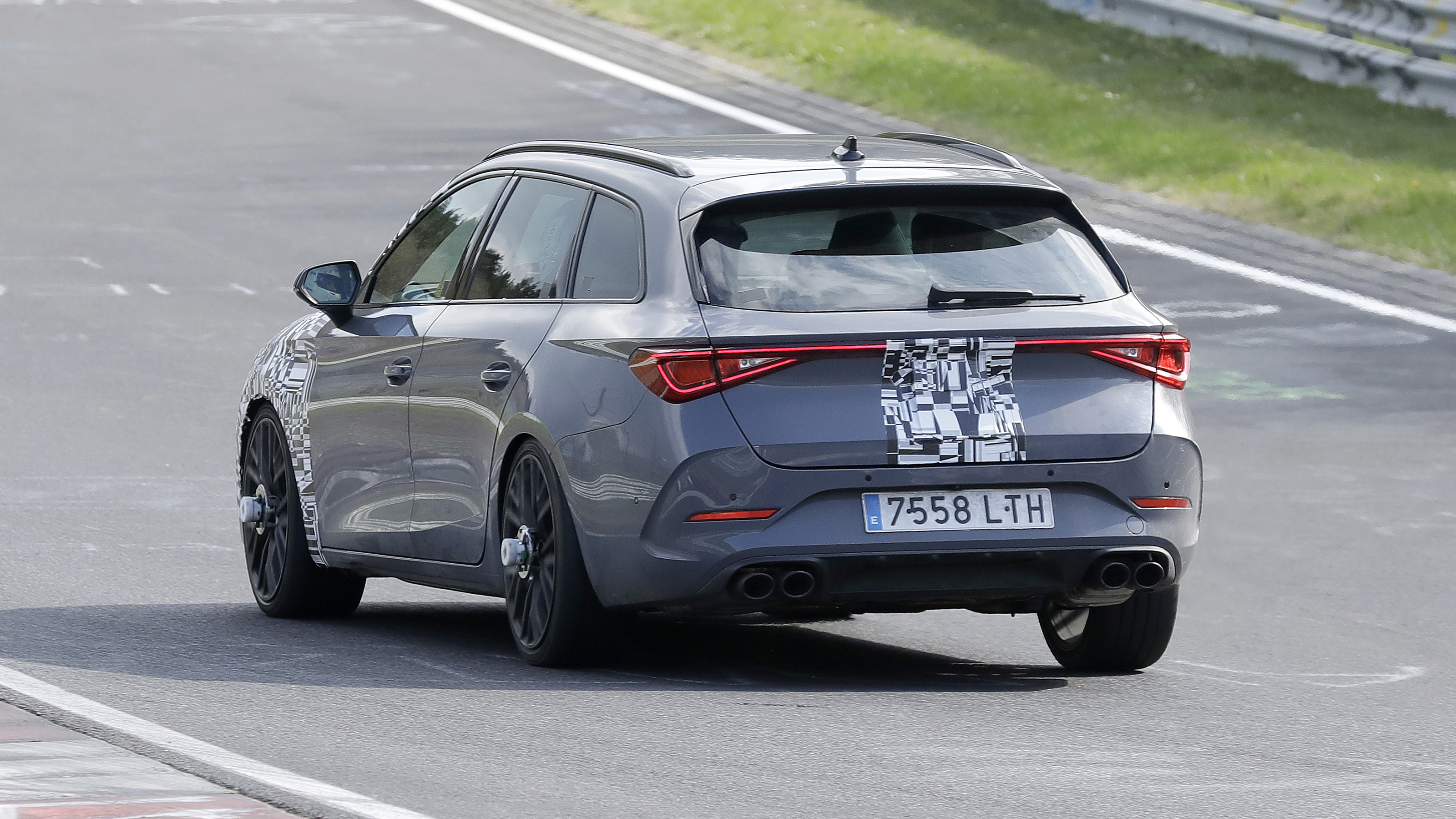 Cupra Leon spy - rear