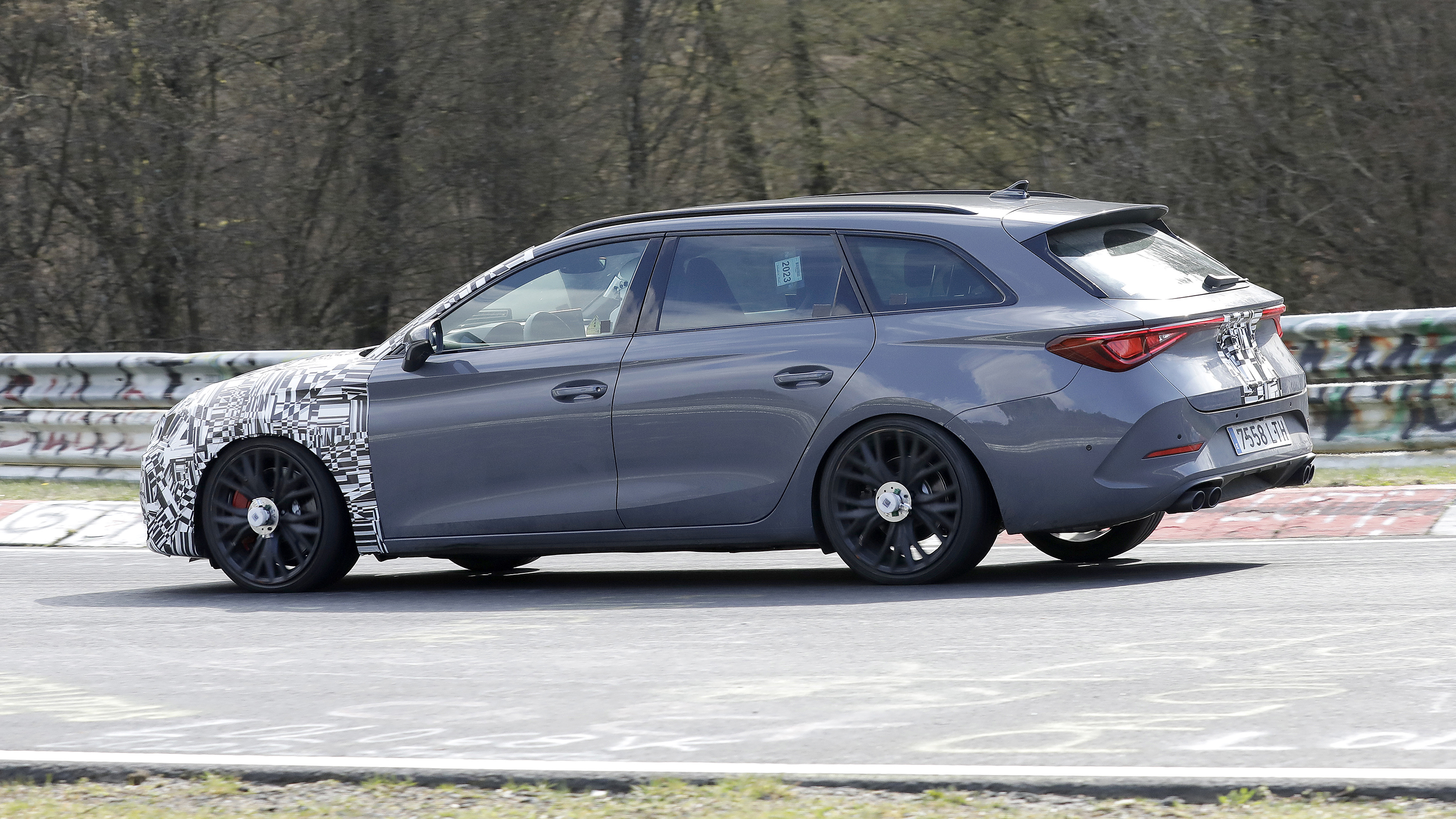 Cupra Leon spy - side