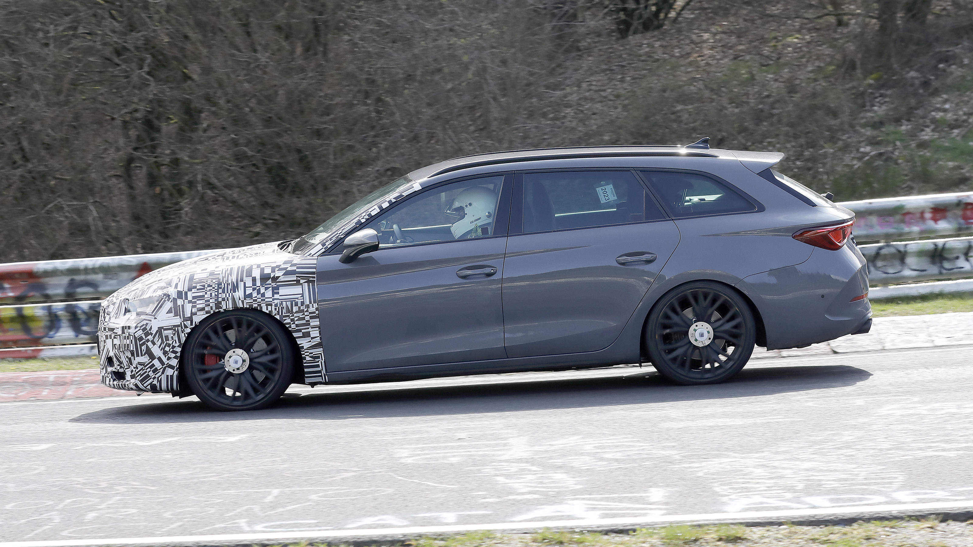 Cupra Leon spy - side
