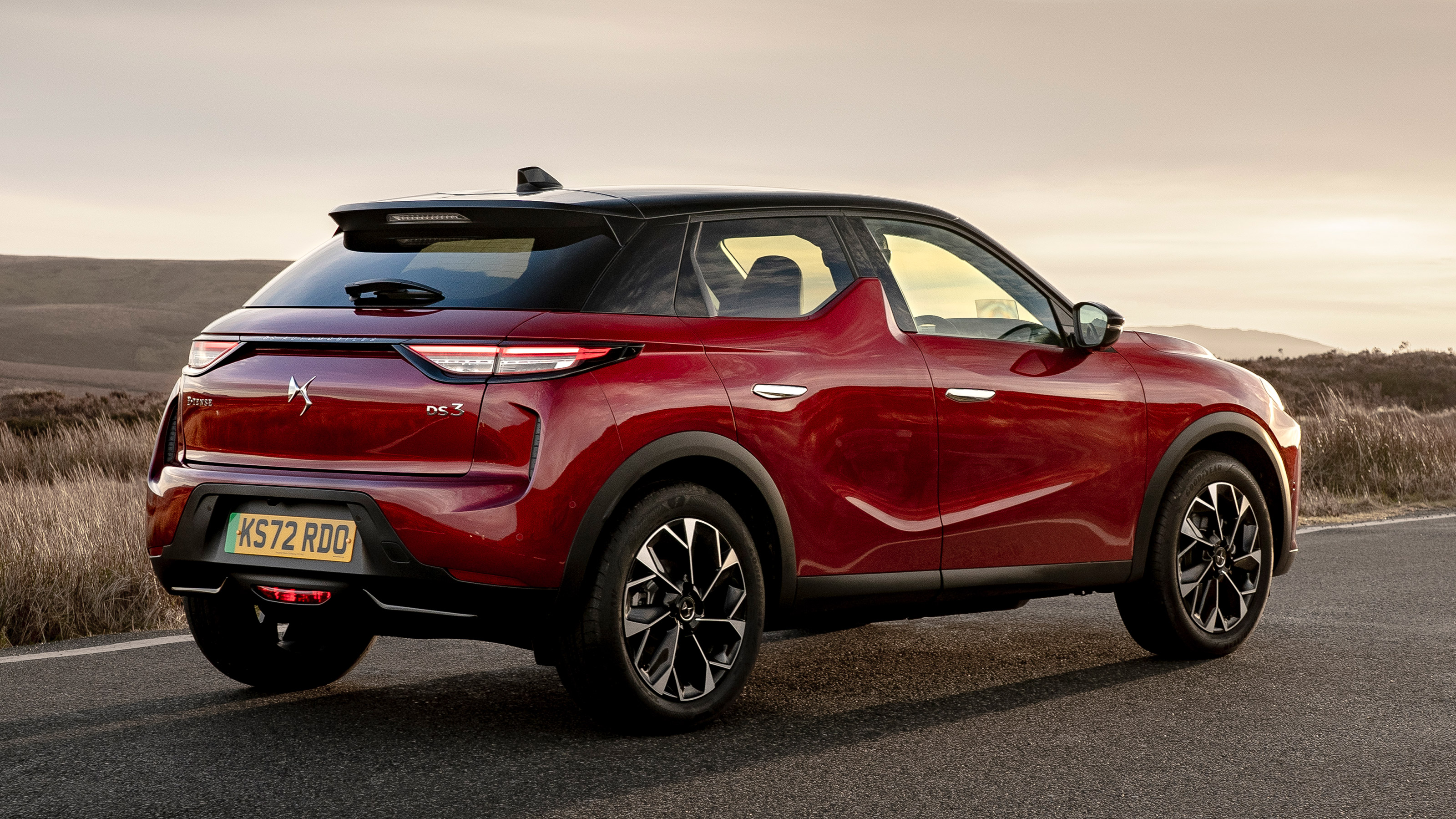 DS 3 E-Tense - rear static