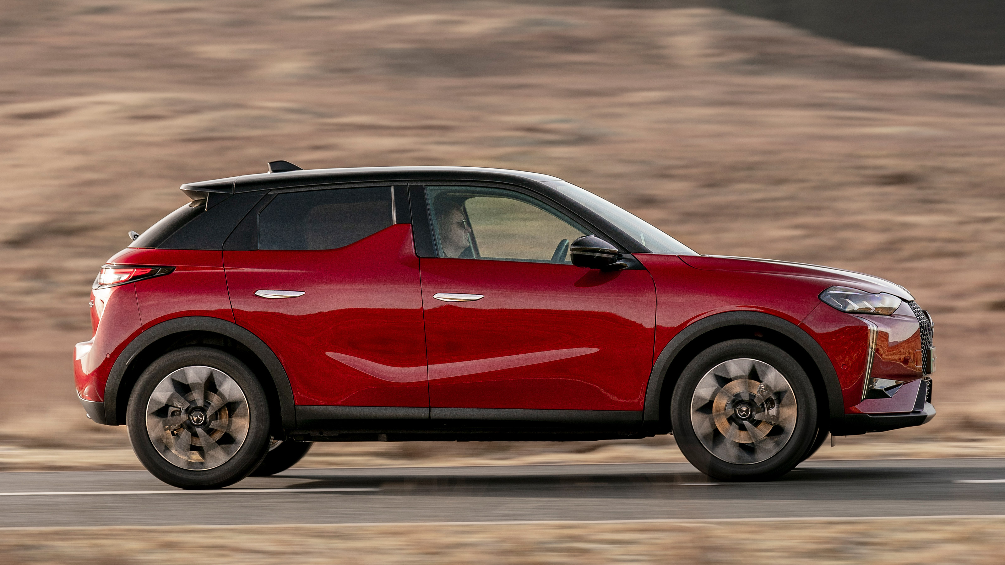 DS 3 E-Tense - side