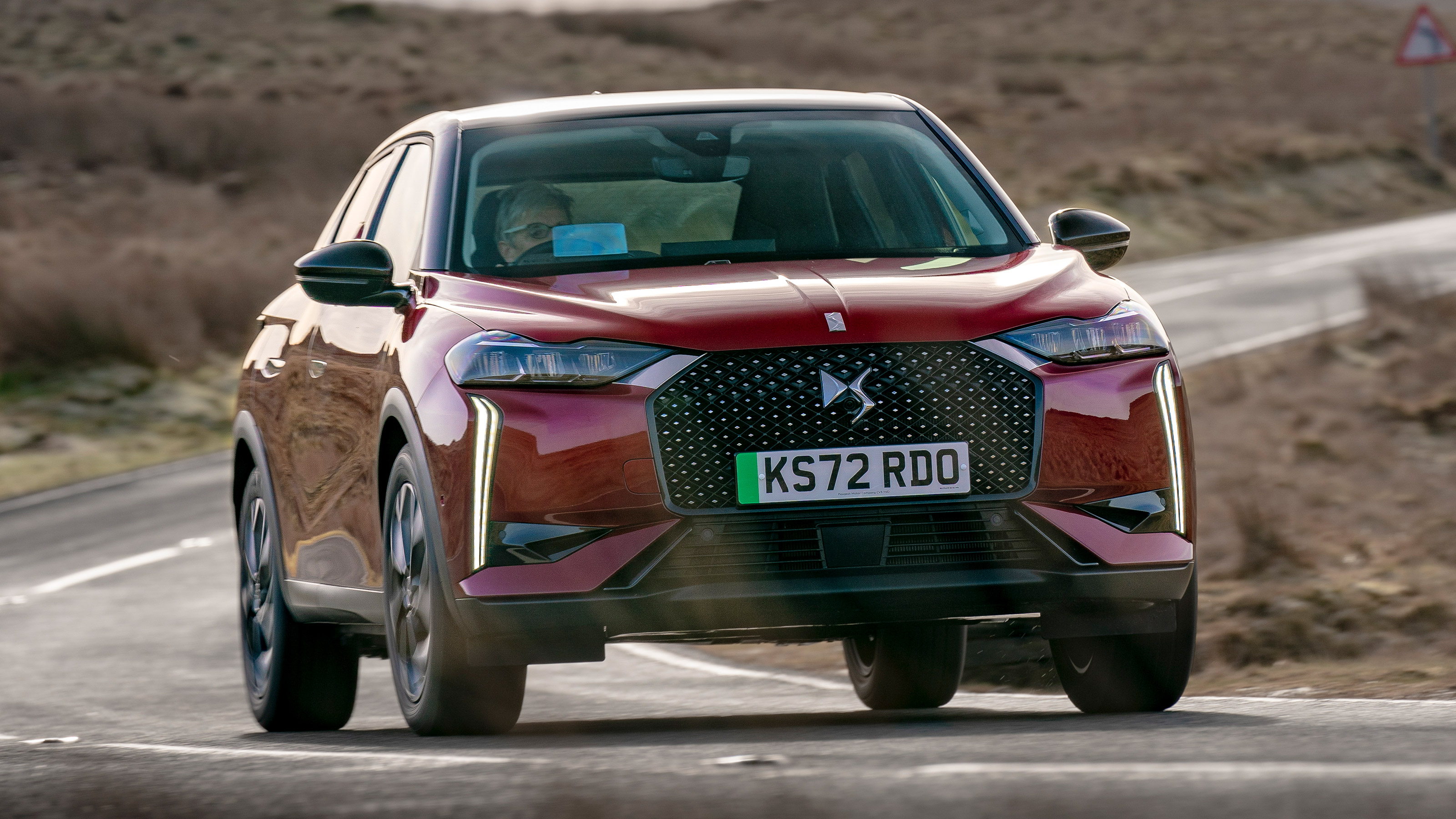 DS 3 E-Tense - front cornering