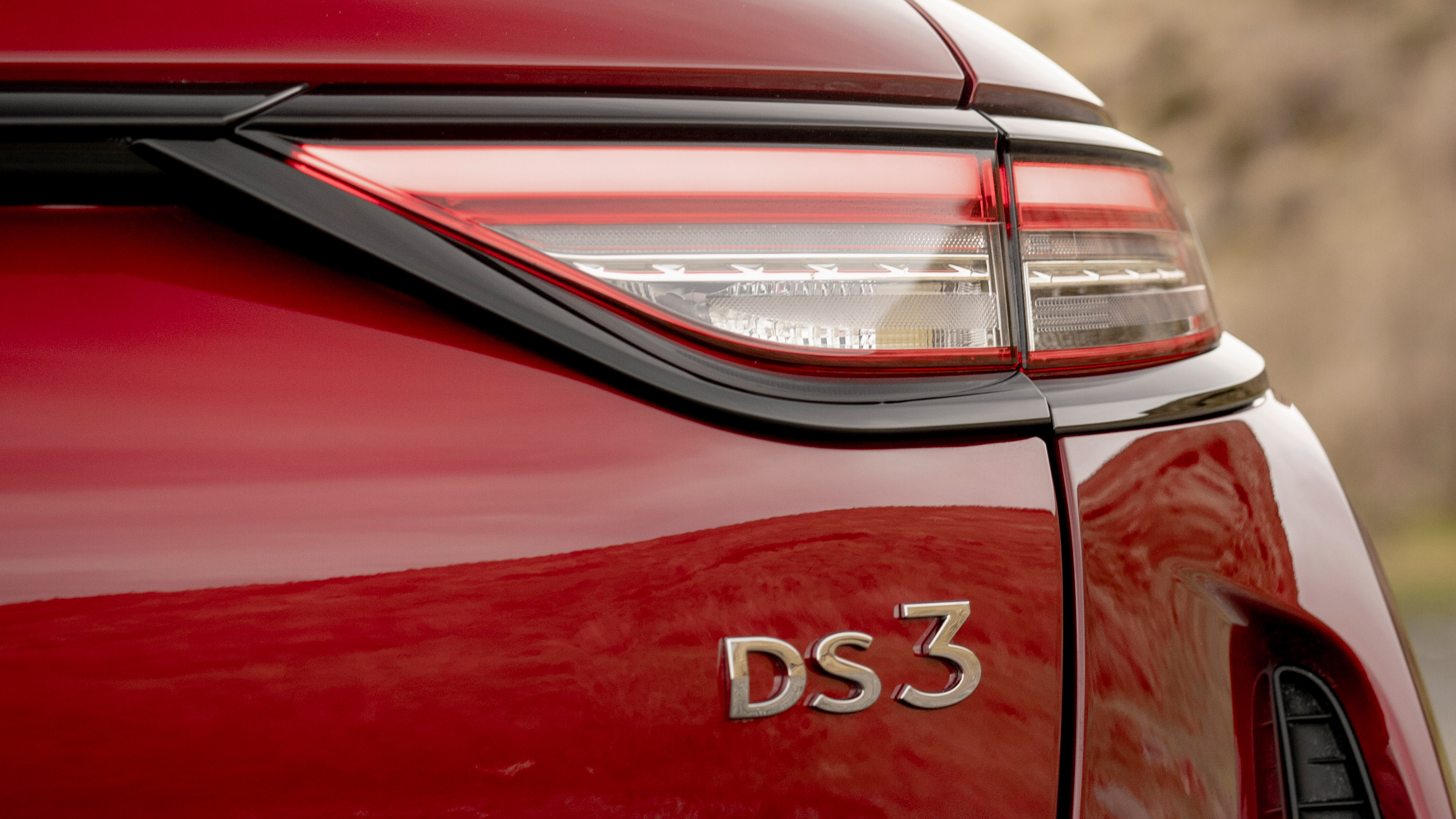 DS 3 E-Tense - badge
