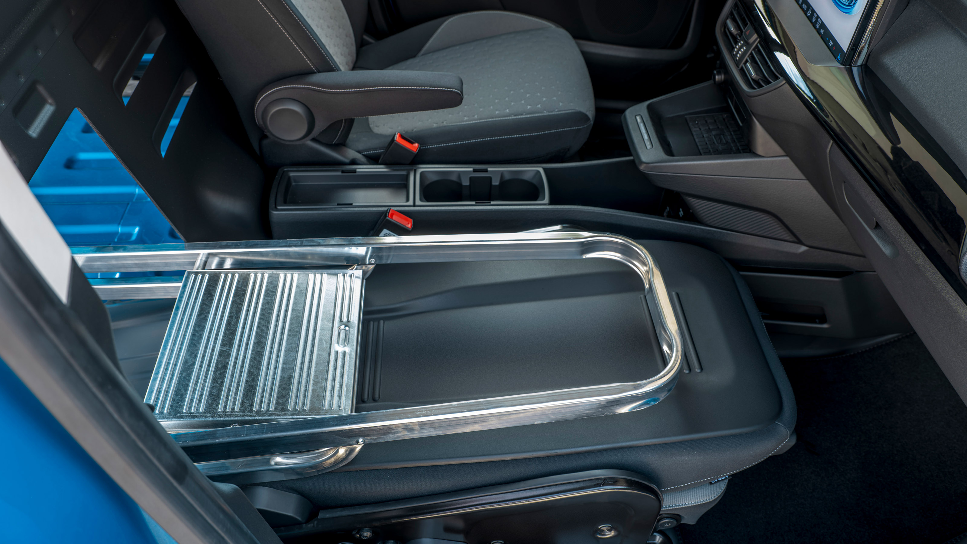 Ford E-Transit Courier - ladder