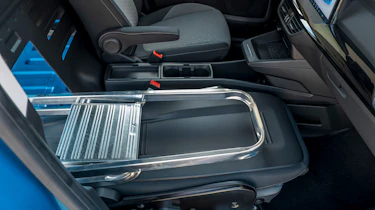 Ford E-Transit Courier - ladder