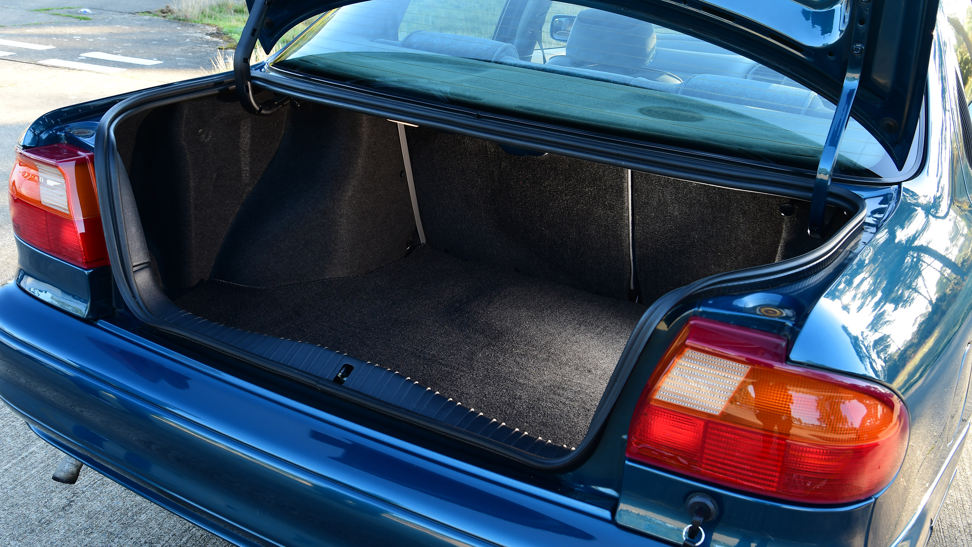 Ford Mondeo Mk1 icon - boot