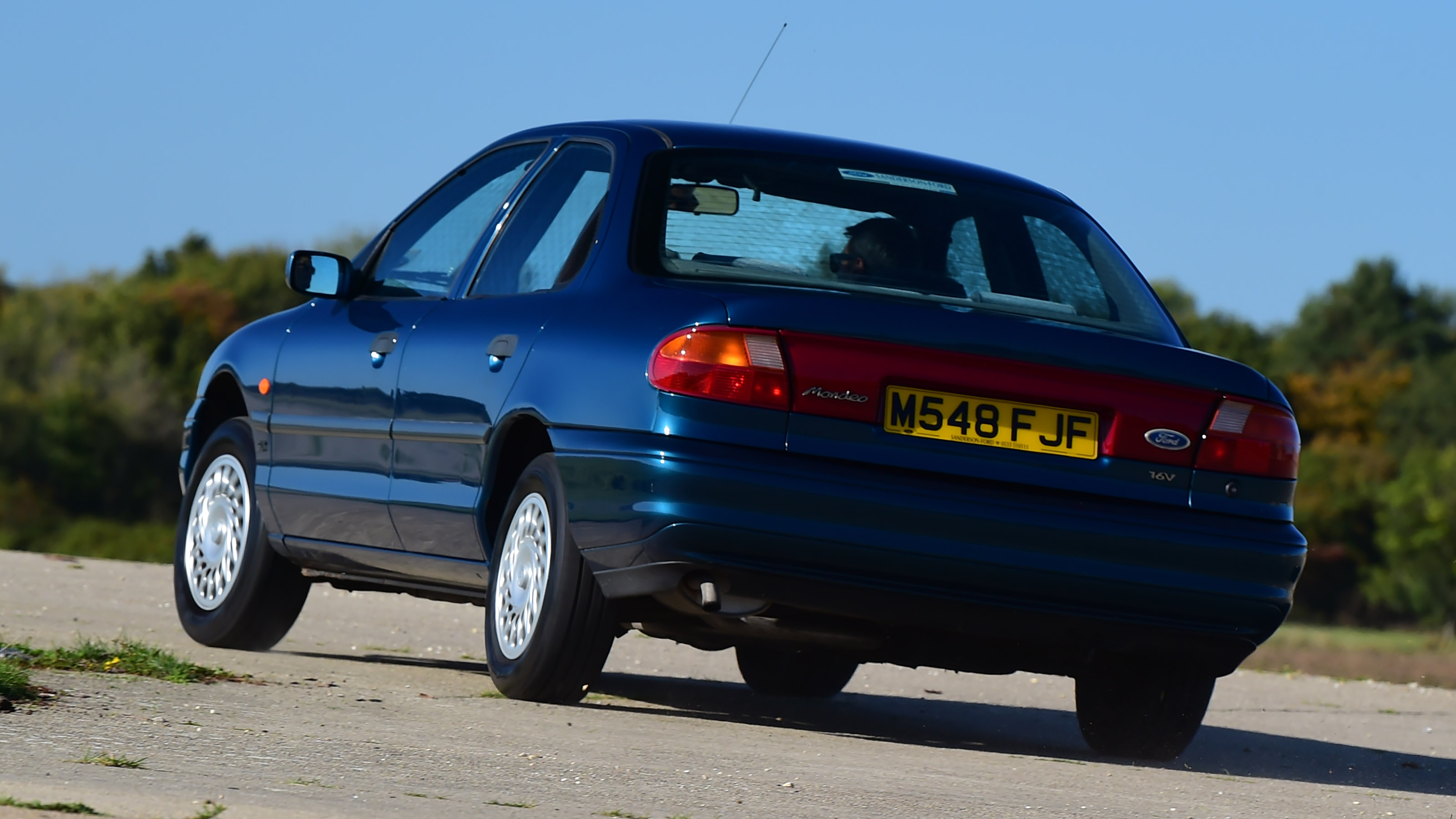 Ford Mondeo Mk1 icon - rear cornering
