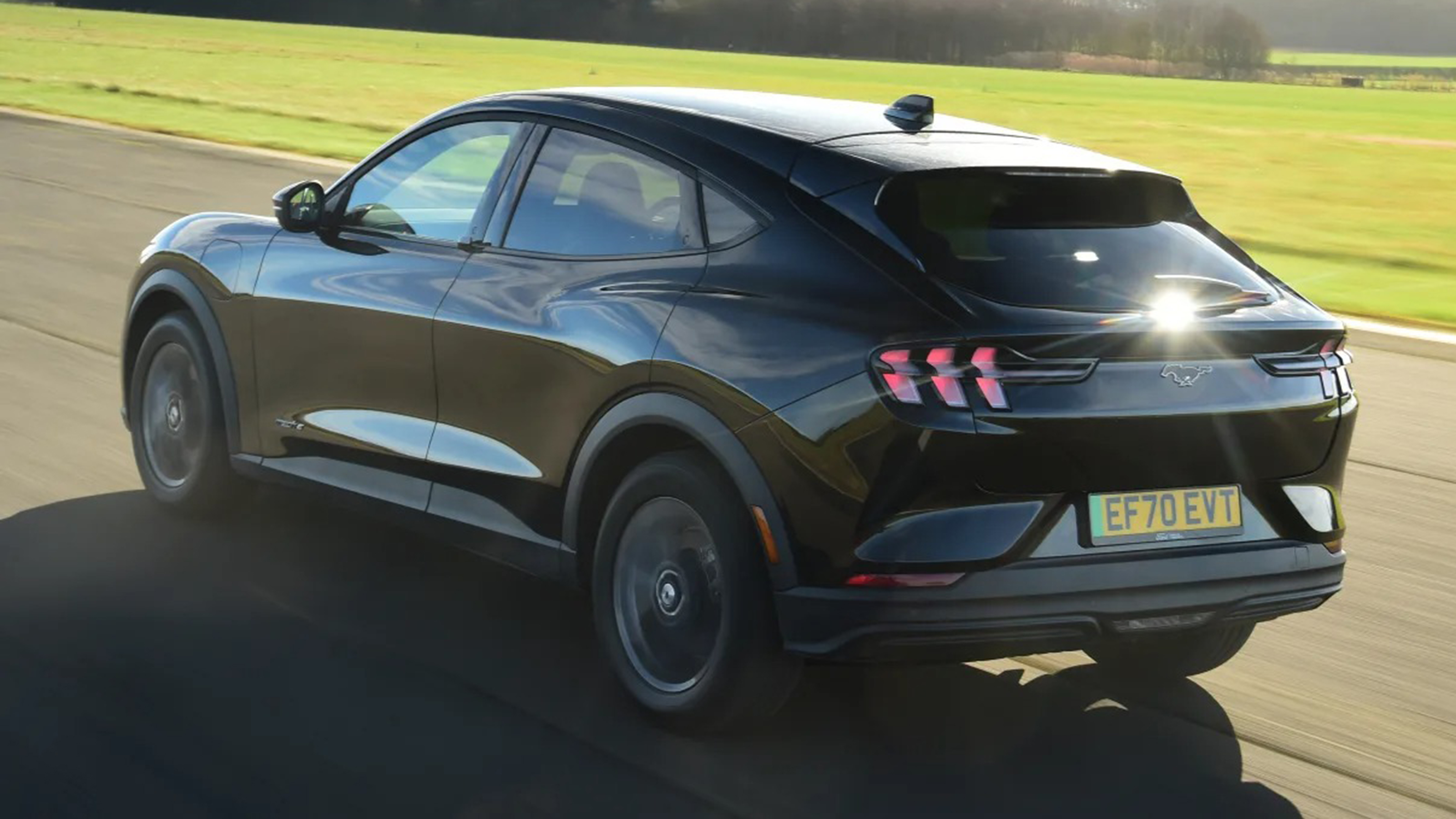 Ford Mustang Mach-e - rear tracking