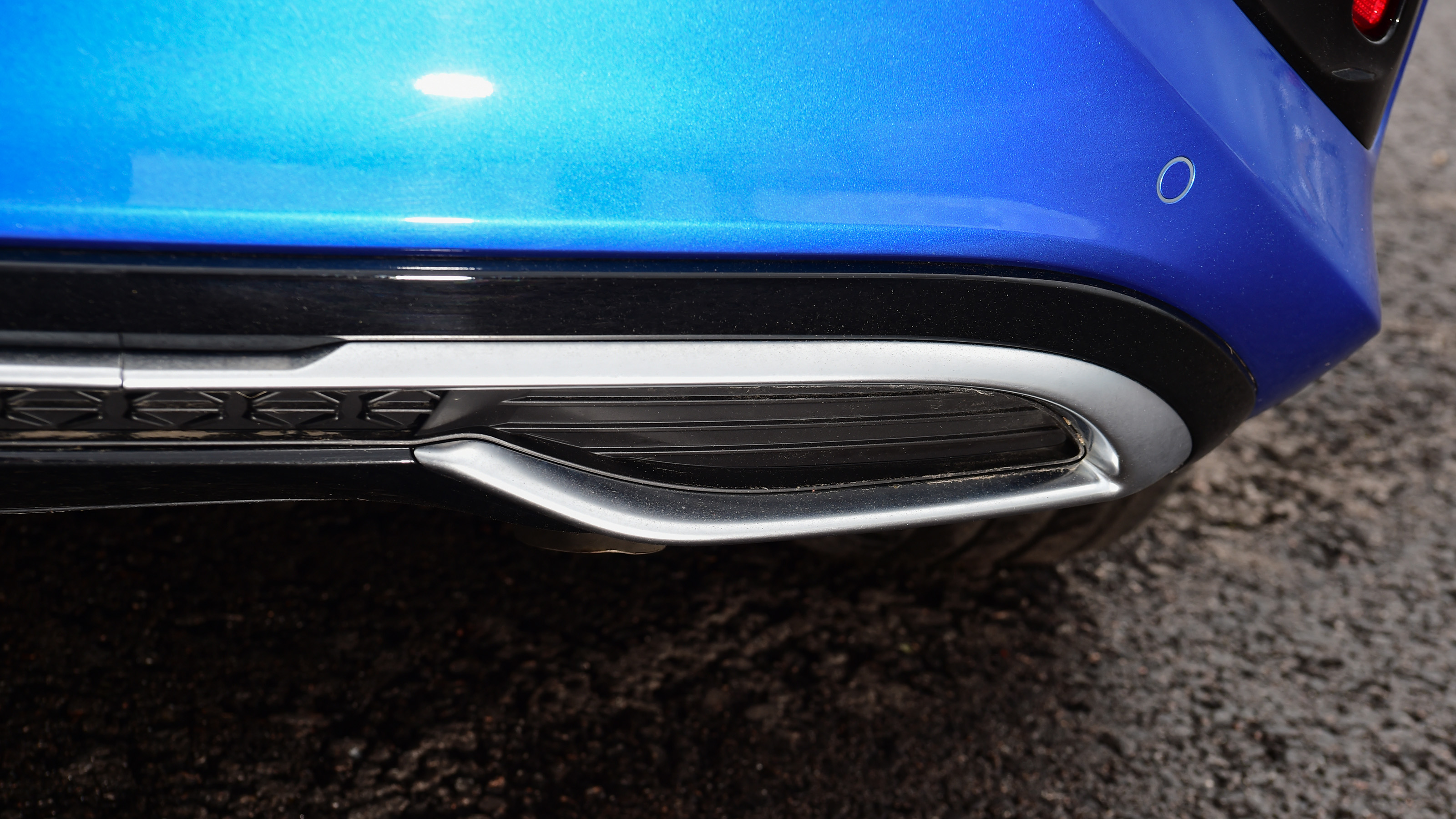Kia Ceed - fake tailpipes