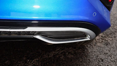 Kia Ceed - fake tailpipes