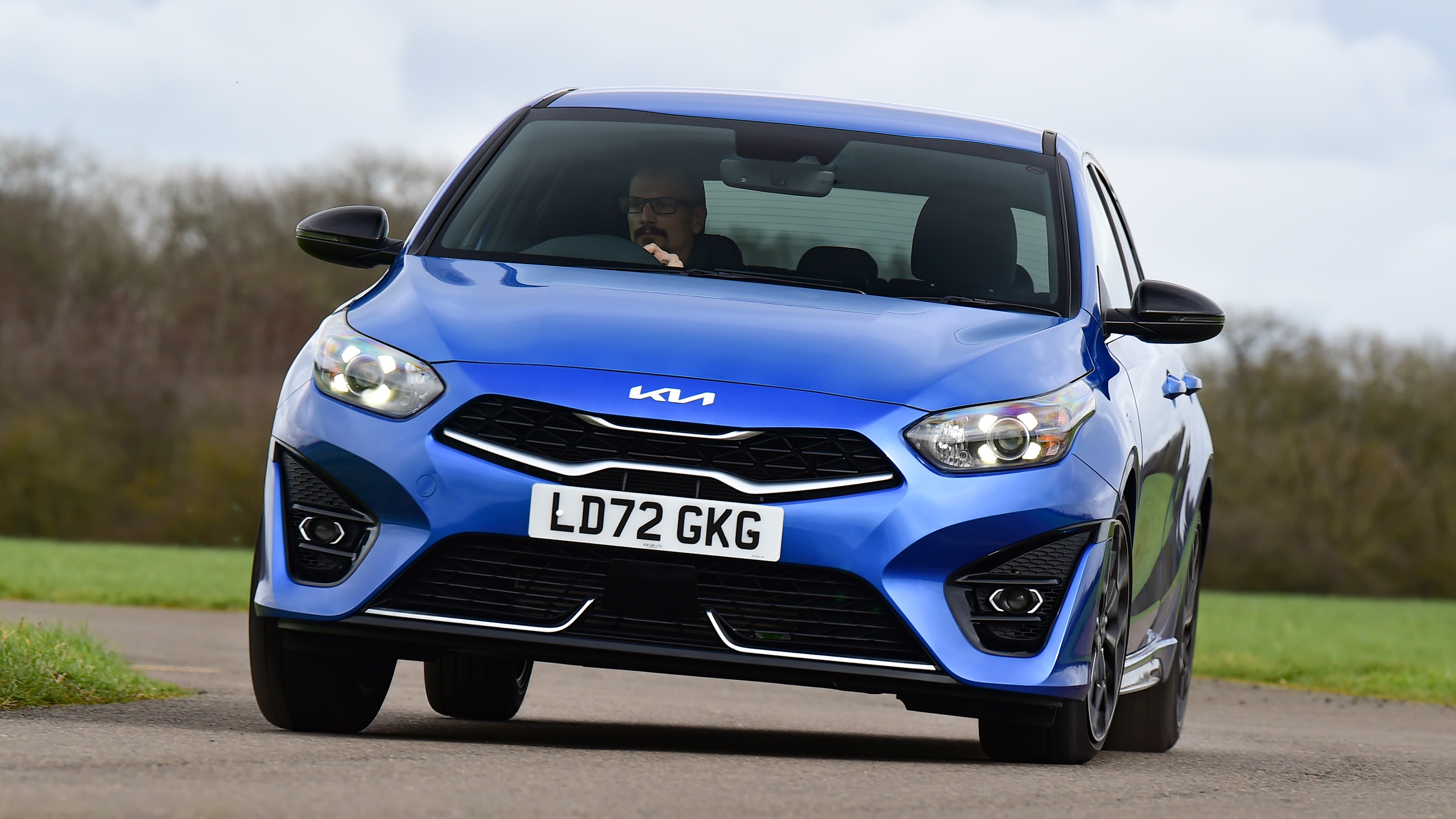 Kia Ceed - front cornering