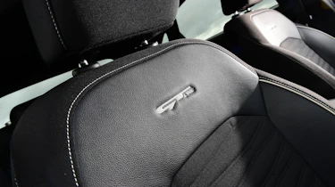 Kia Ceed - front seat emblem
