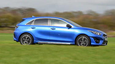 Kia Ceed - side tracking