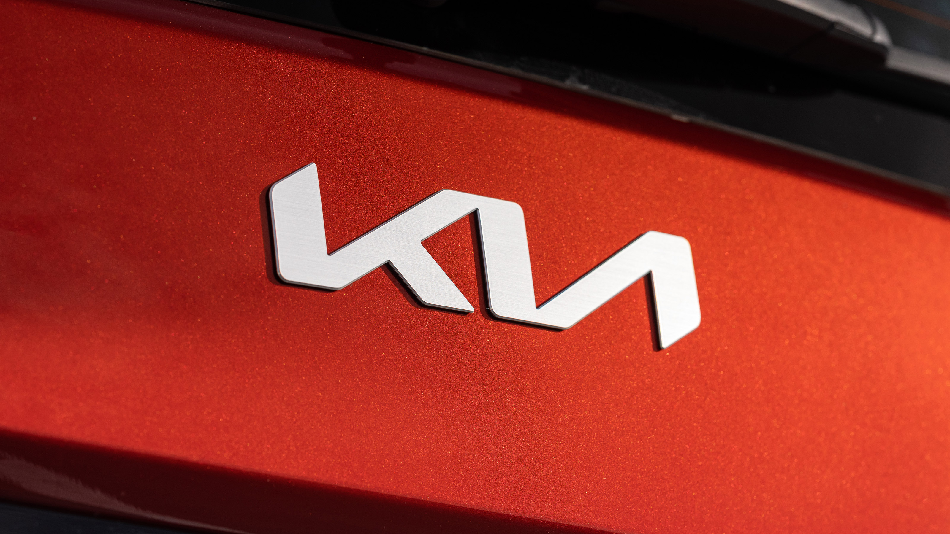 Kia Soul EV Urban - Kia badge