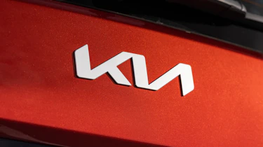 Kia Soul EV Urban - Kia badge